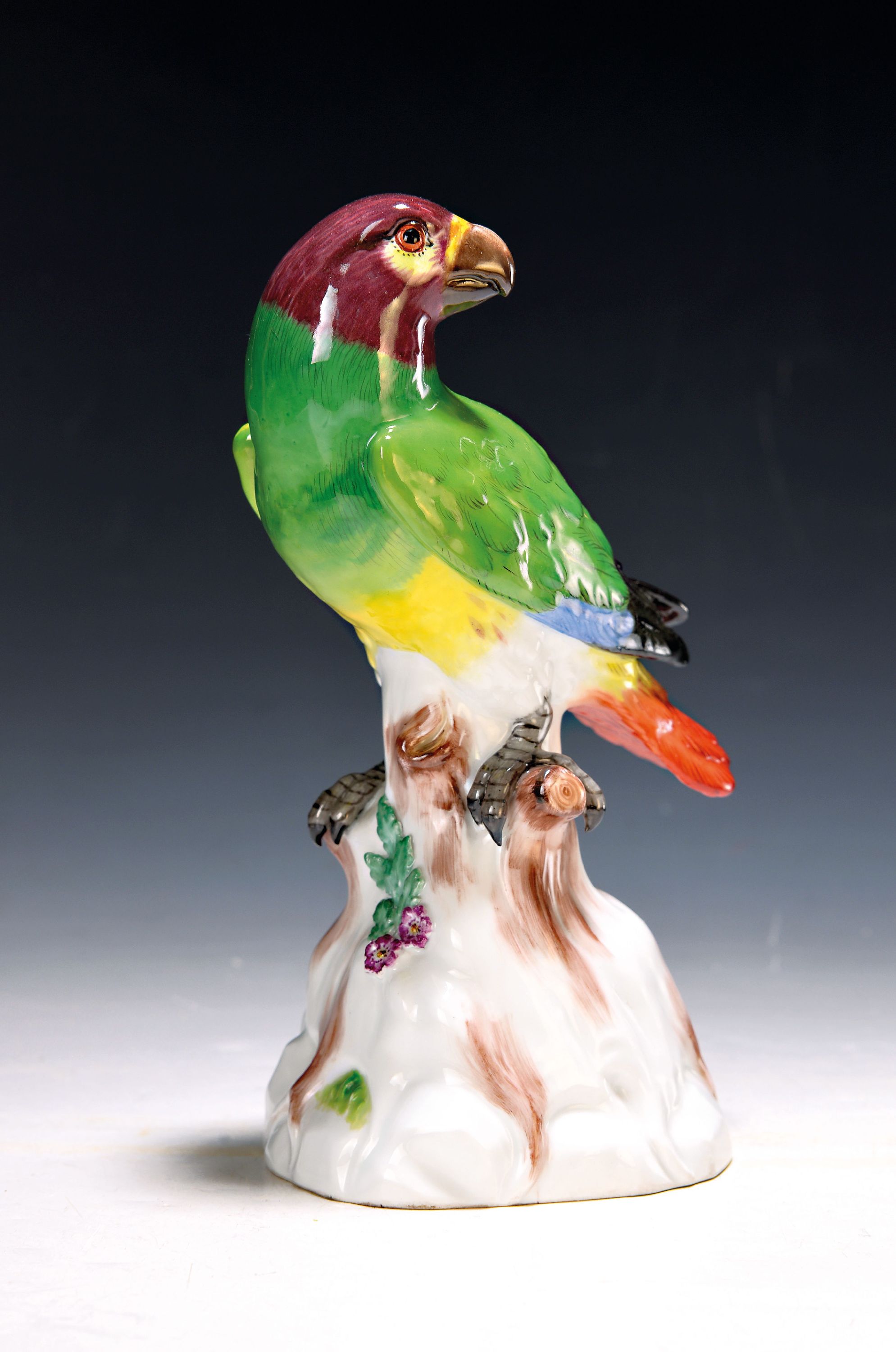 Image 26982277 - Porzellanfigur, Meissen, 20. Jh., 1. Wahl, Vogel auf Baumstumpf, bunt bemalt, H. ca. 22cm