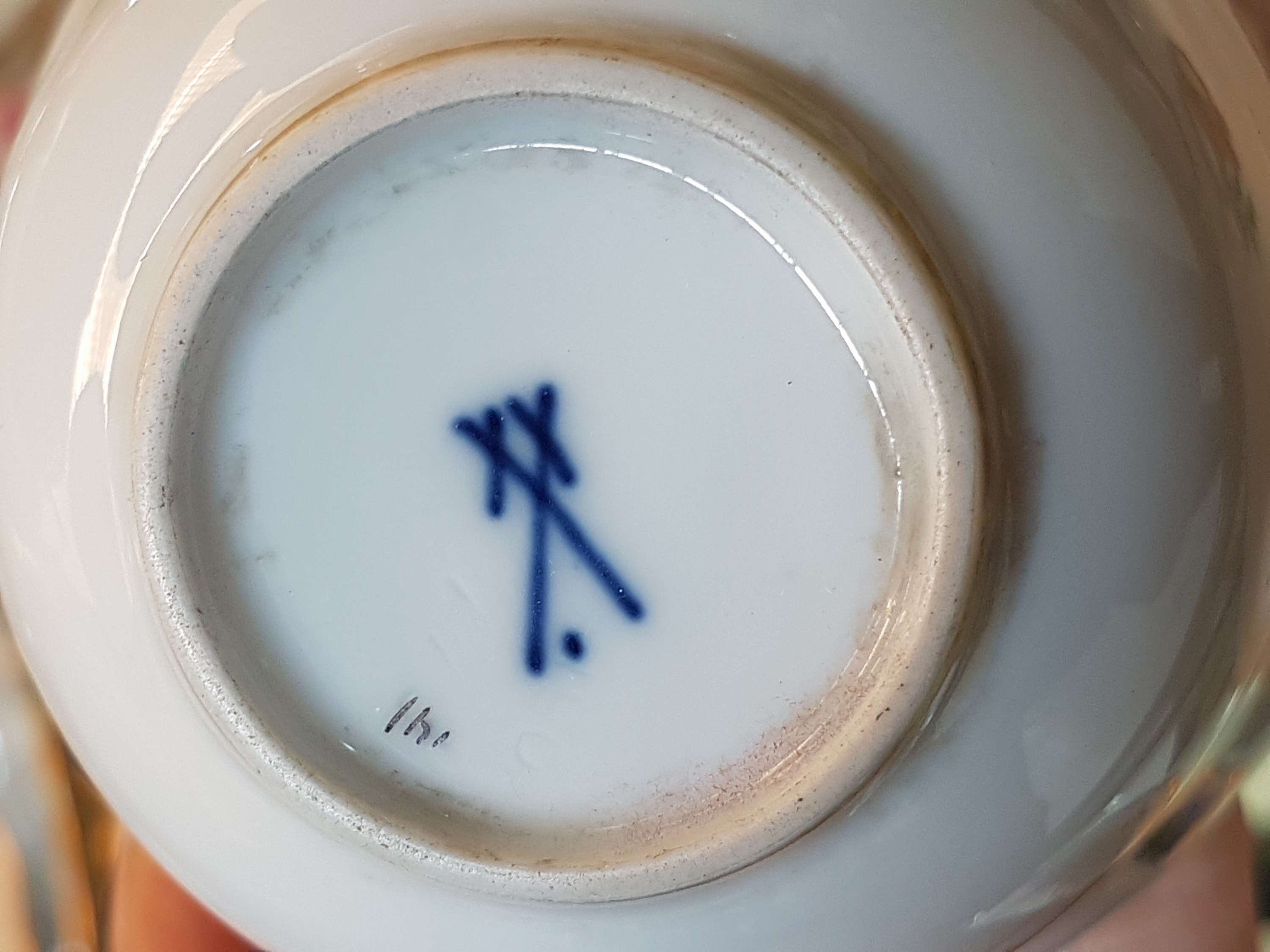 Detail h: Kaffeeservice für 12 Personen, Meissen, vorwiegend Pfeifferzeit, 1. Wahl, Kaffeekanne, Milchkännchen und Zuckerdose Blume III, 12 Tassen mit ...