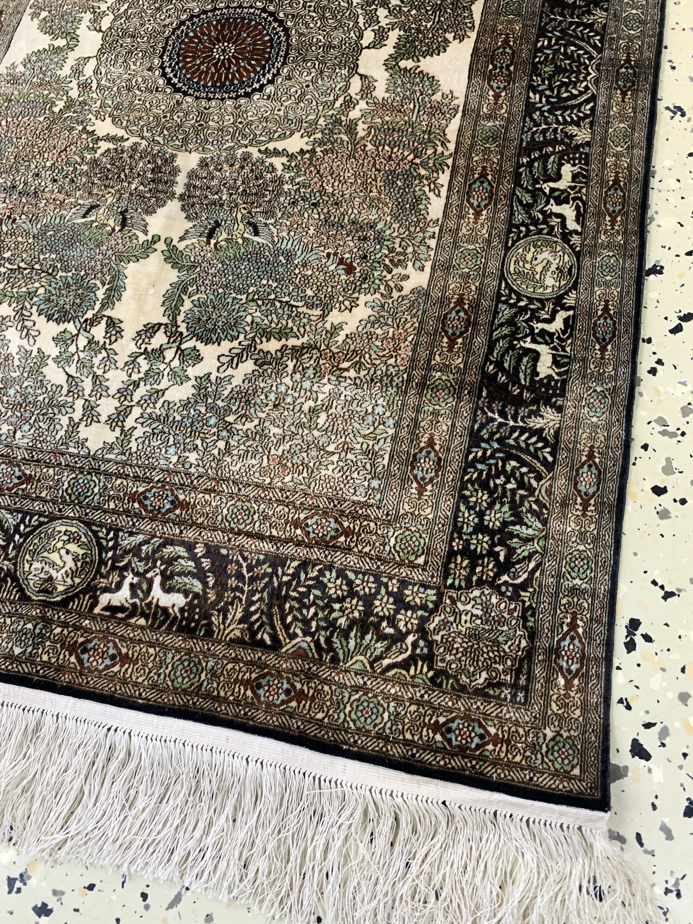 Detail a: Hereke Sehr fein, China, Ende 20.Jhd, reineNaturseide, ca. 91 x 64 cm, ca. 2,2 Mio. Kn/qm, EHZ: 1-2