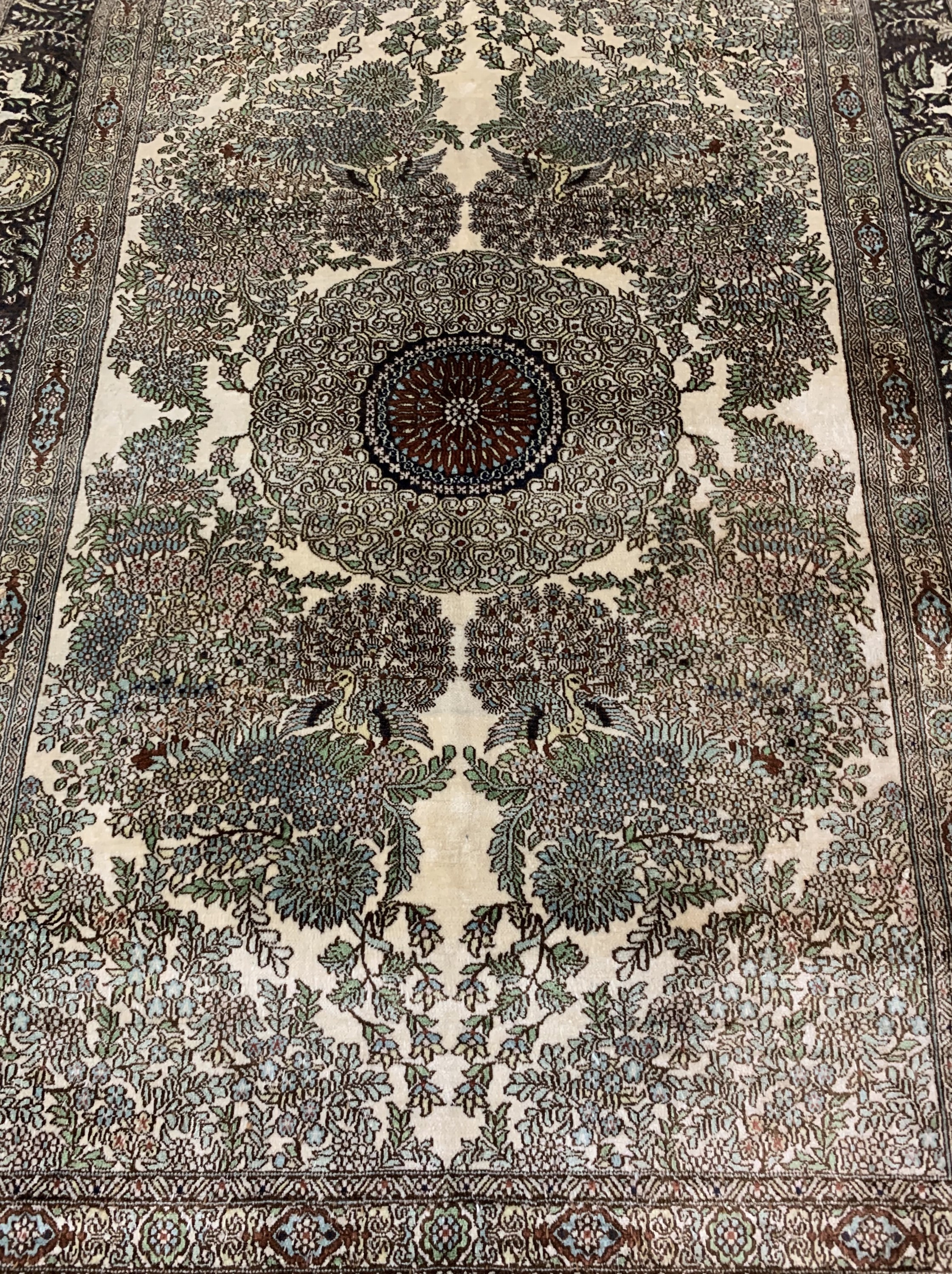 Detail c: Hereke Sehr fein, China, Ende 20.Jhd, reineNaturseide, ca. 91 x 64 cm, ca. 2,2 Mio. Kn/qm, EHZ: 1-2
