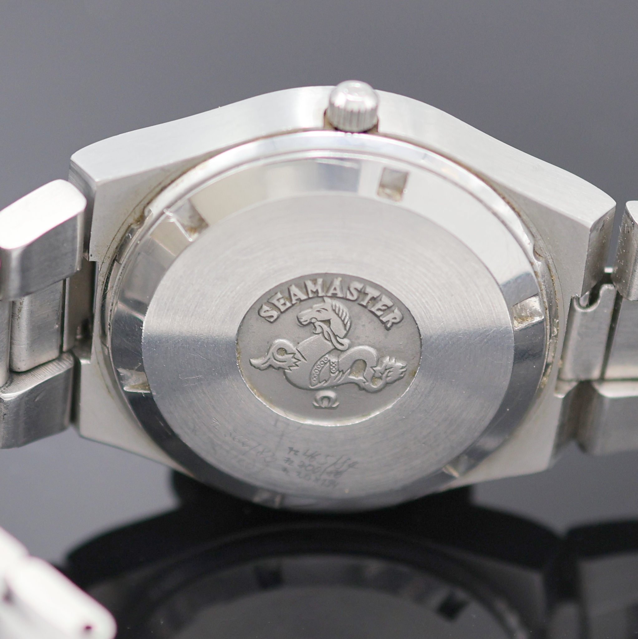 Detail d: OMEGA Seamaster Chronometer Herrenarmbanduhr f300 mit Stimmgabelschwinger Referenz 198.0044, Schweiz um 1970, Edelstahlgeh. inkl. orig. Stahlband m. ...