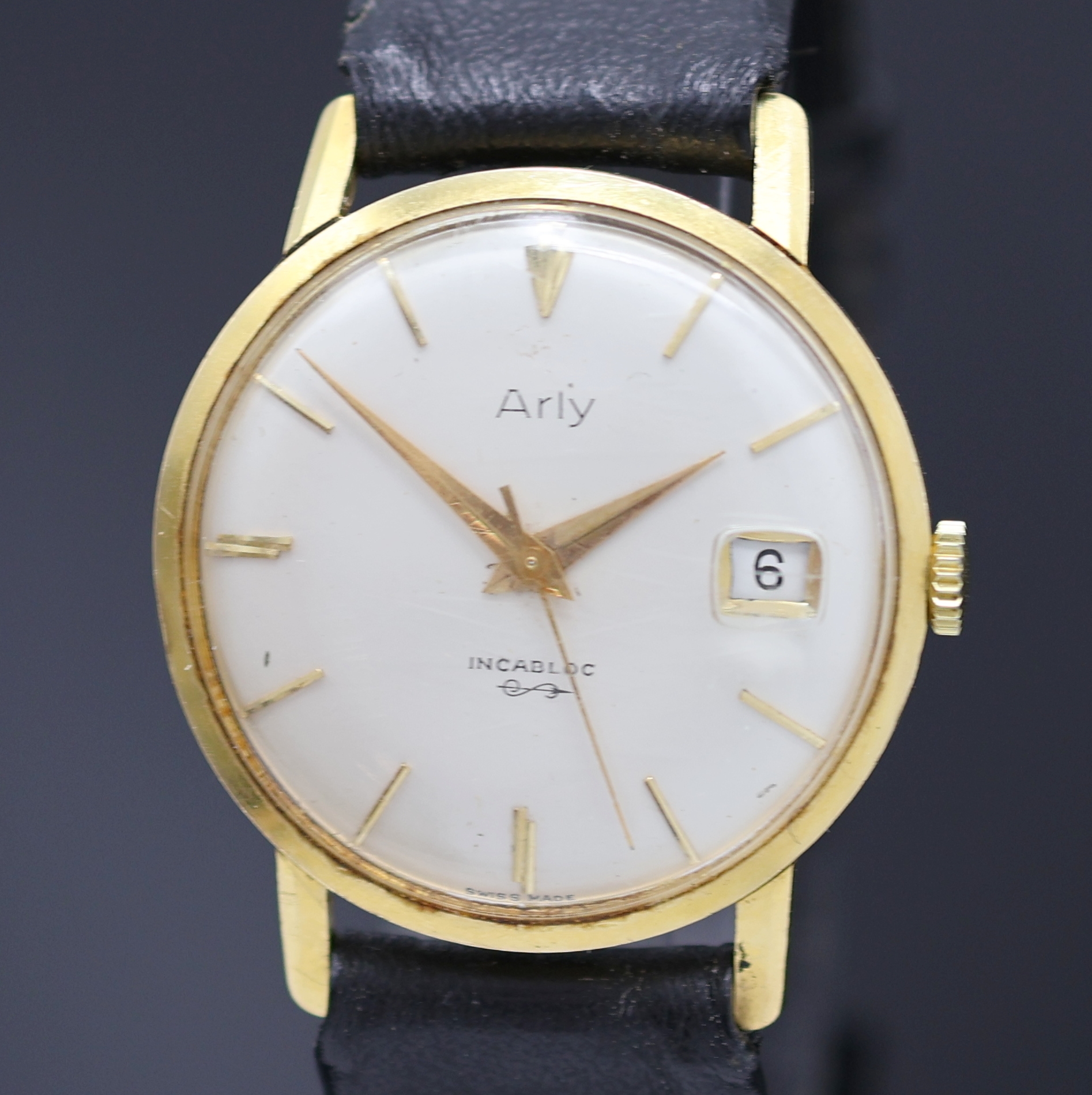 Detail a: ARLY Armbanduhr in GG 750/000, Schweiz um 1960, Automatik, Boden aufgedr., silb. Zifferbl. m. gold. Std.-Ind., gold. Zeiger, Datum b. 3, verg. Werk ...
