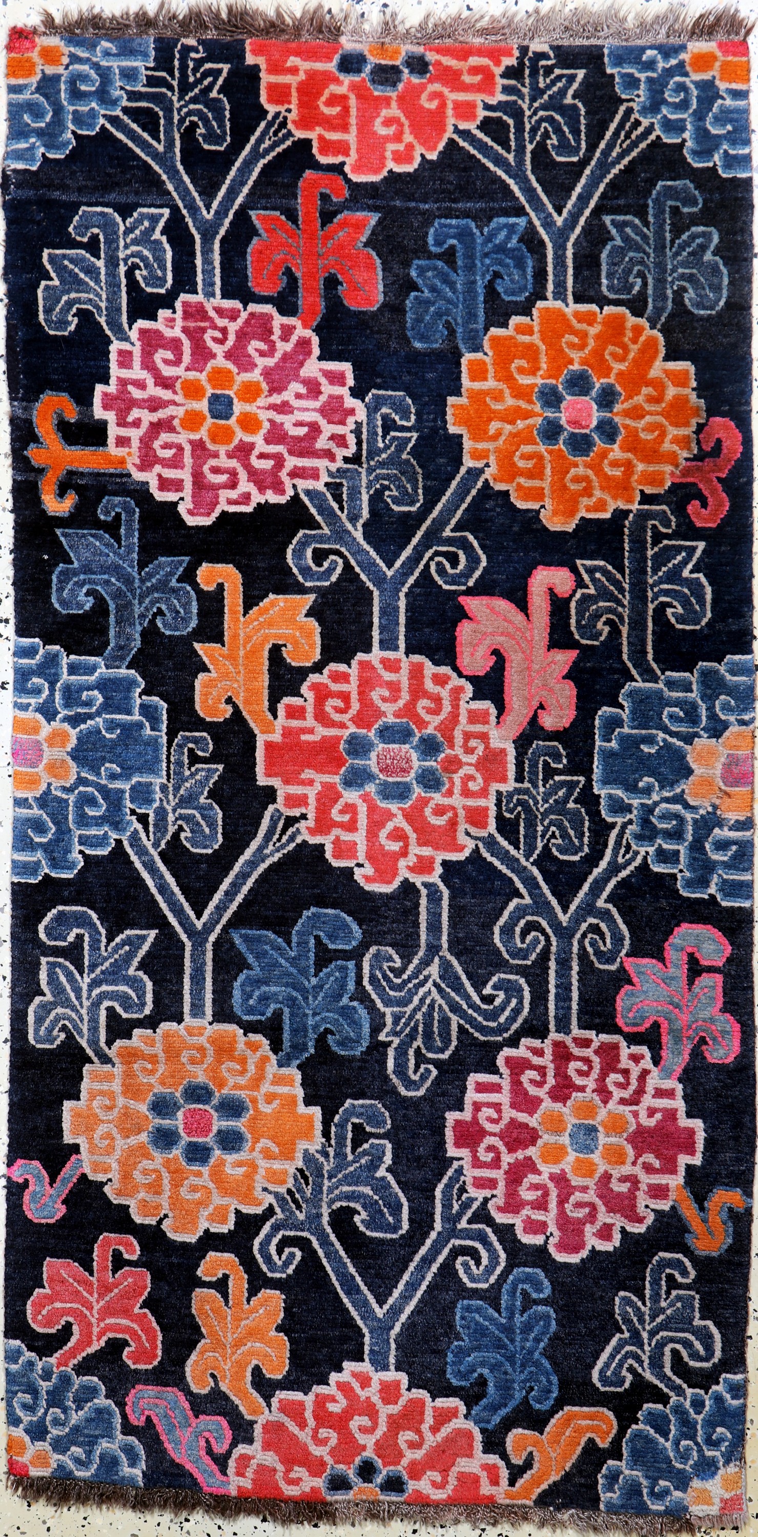 Image 26982324 - Shigatse´Khaden´Lotus, alt, Tibet, Anfang 20.Jhd, Wolle auf Baumwolle, ca. 170 x 88 cm, ...