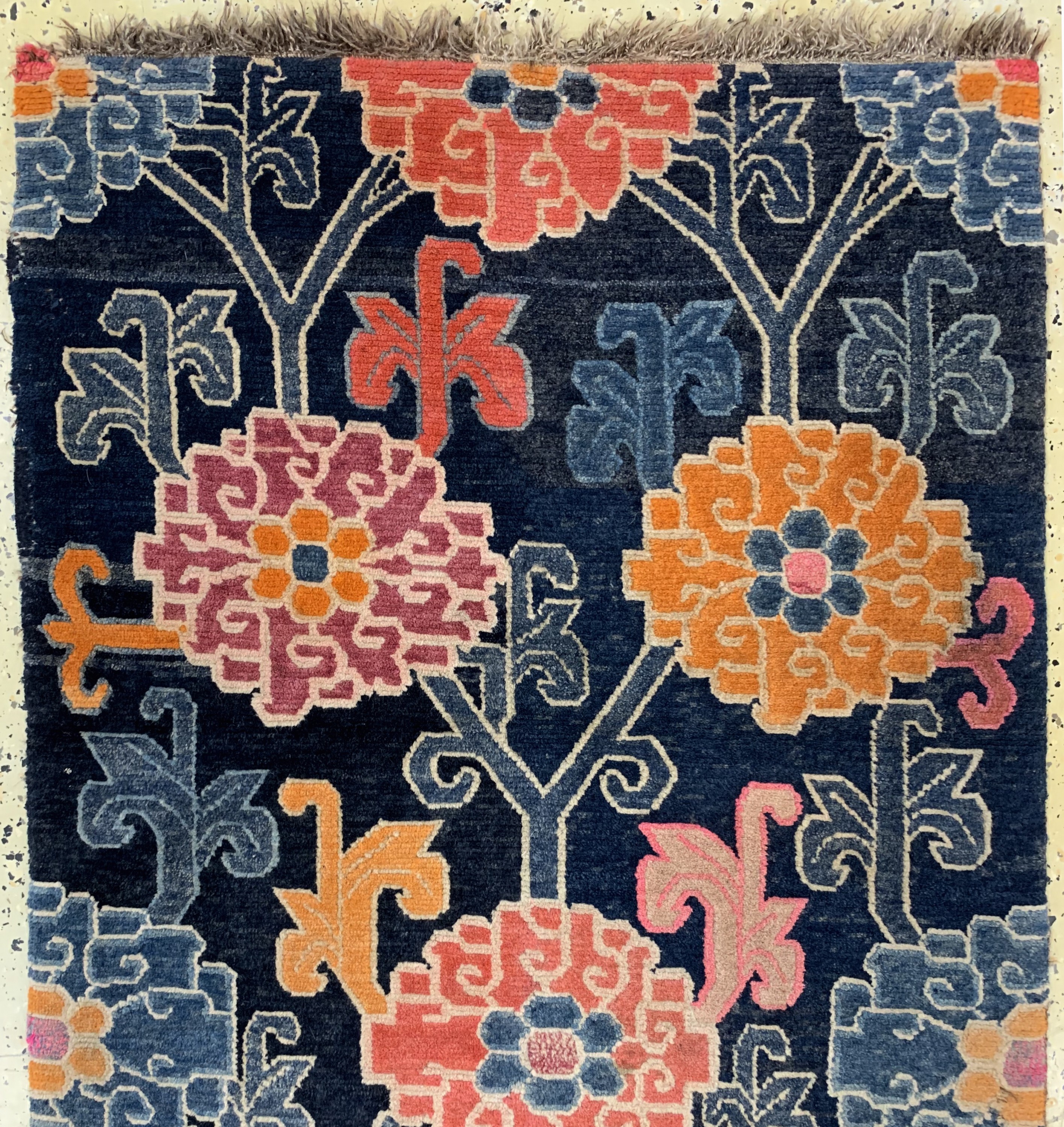 Detail a: Shigatse"Khaden"Lotus, alt, Tibet, Anfang 20.Jhd, Wolle auf Baumwolle, ca. 170 x 88 cm, EHZ: 2, (restauriert)