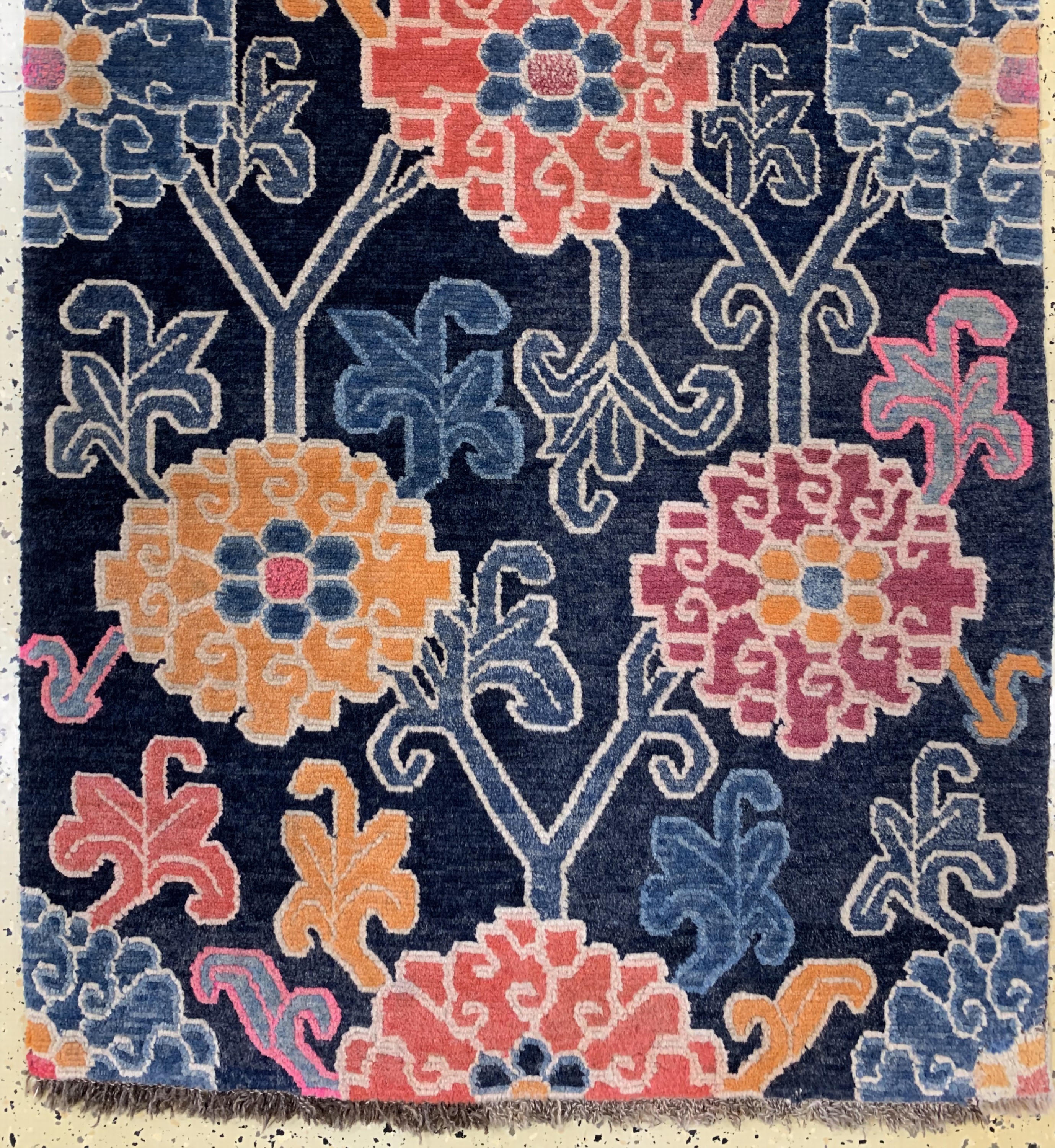 Detail b: Shigatse"Khaden"Lotus, alt, Tibet, Anfang 20.Jhd, Wolle auf Baumwolle, ca. 170 x 88 cm, EHZ: 2, (restauriert)