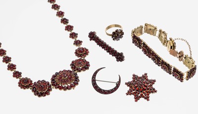Image 26982322 - Konvolut Granat-Schmuck, um 1890-1930, best. aus: Collier, L. ca. 39.5 cm, ...