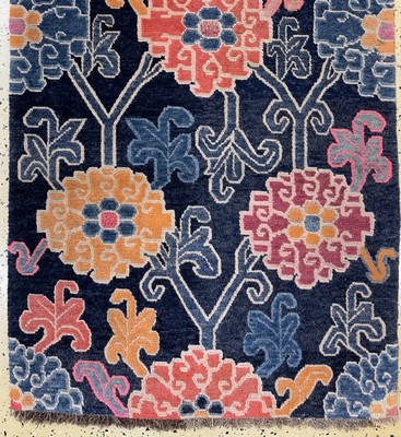 26982324b - Shigatse´Khaden´Lotus, alt, Tibet, Anfang 20.Jhd, Wolle auf Baumwolle, ca. 170 x 88 cm, ...
