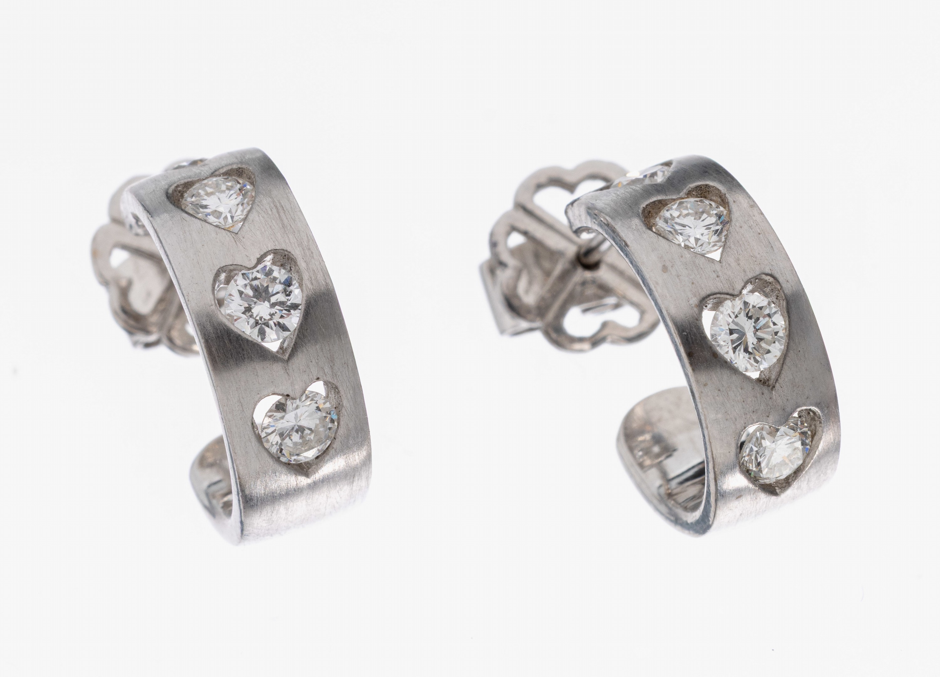 Image 26982726 - Paar 18 kt Gold Brillant-Ohrcreolen, WG 750/000, fein sat., 8 Brillanten in herzf. ...