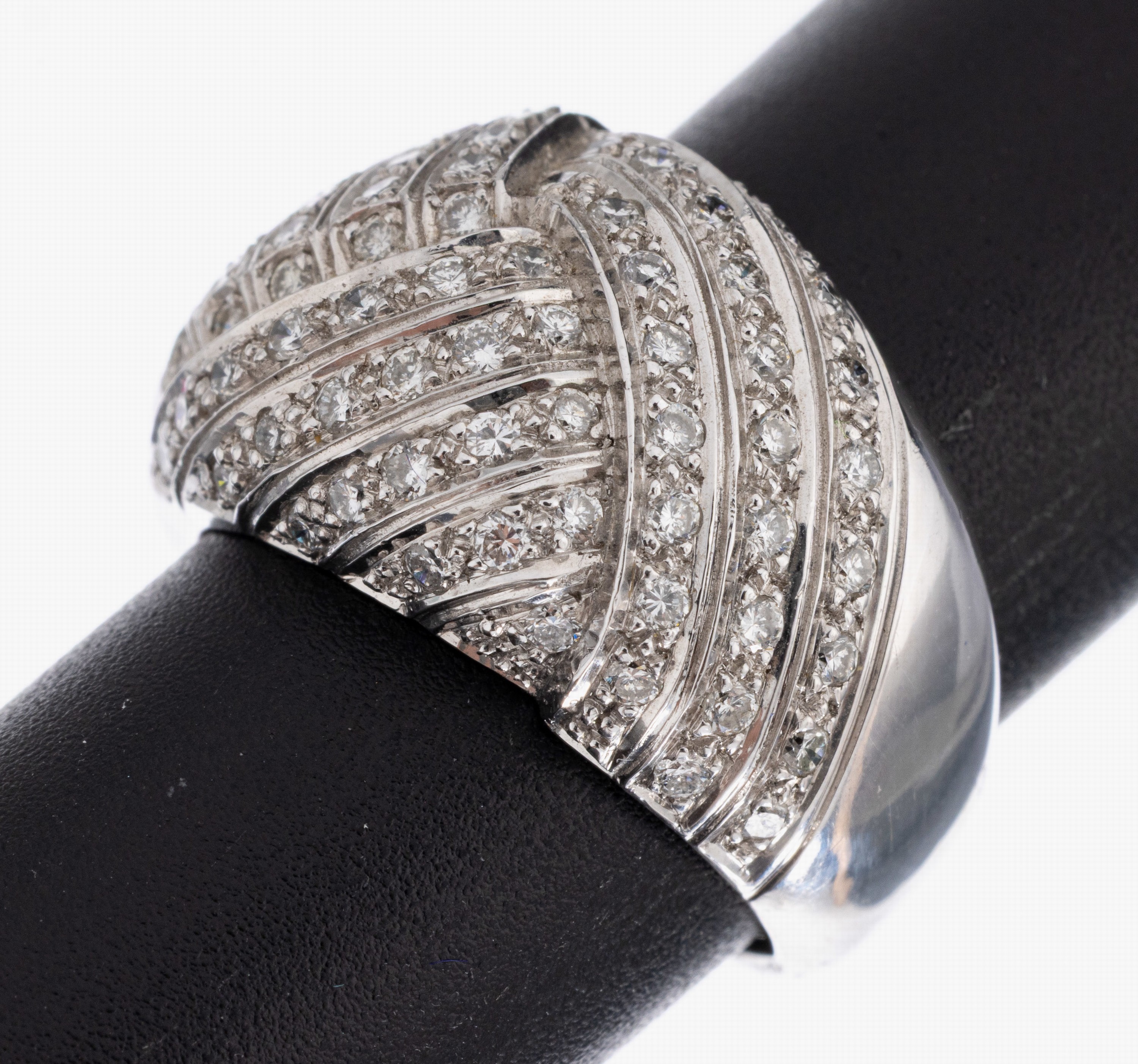 18 kt Gold Brillant-Ring, WG 750/000, Brillanten zus. ca. 0.99 ct Weiß/si, RW 52, ca. 12.4 g