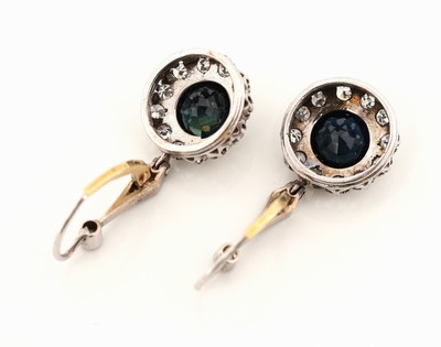 26982703c - Paar Palladium Saphir-Diamant-Ohrgehänge, 2rundfacett. Saphire zus. ca. 4.0 ct, 29 ...