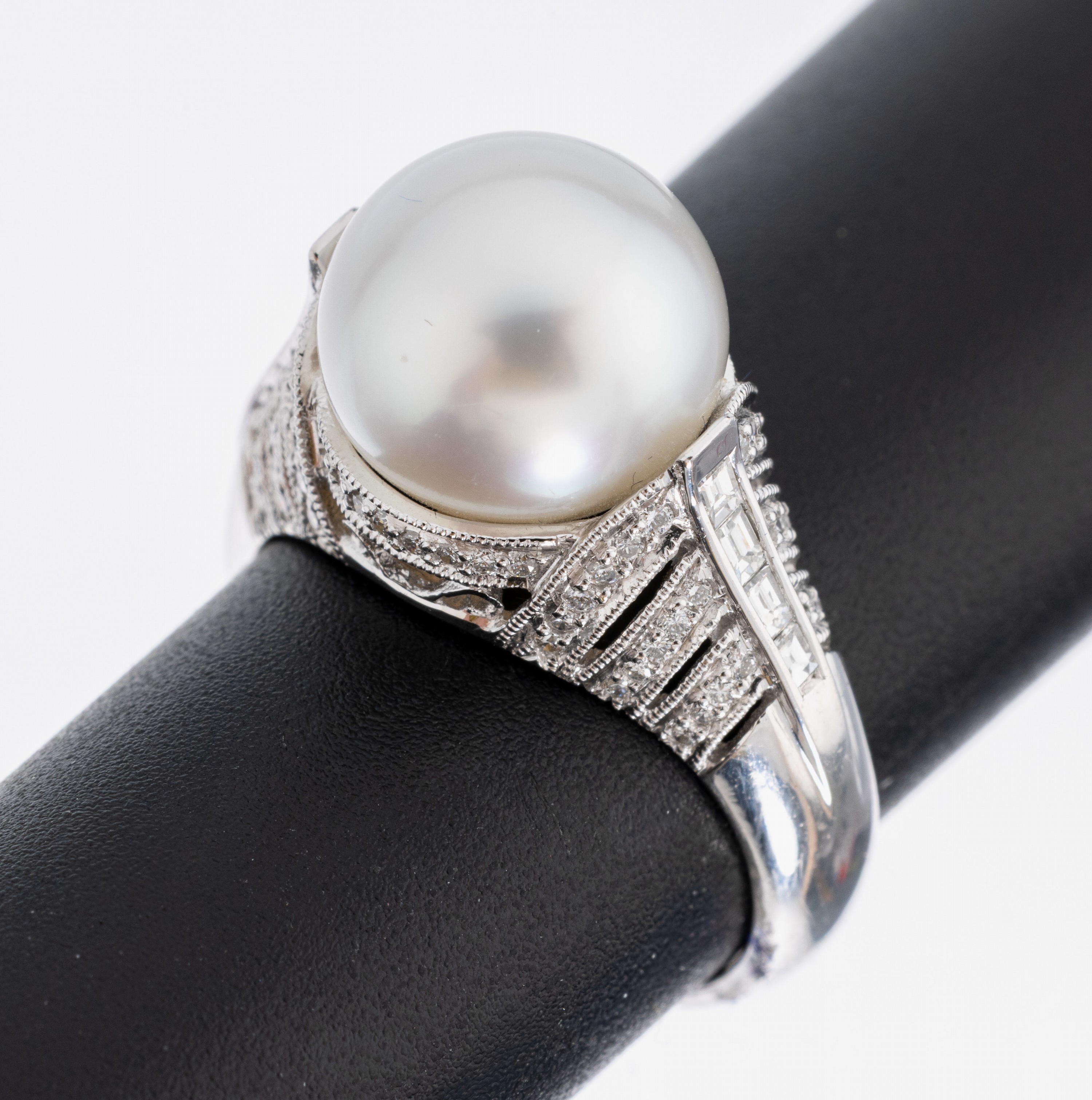 Image 26982804 - 18 kt Gold Perl-Diamant-Ring, WG 750/000, weiße Südseezuchtperle, D. ca. 11.1 mm, ...