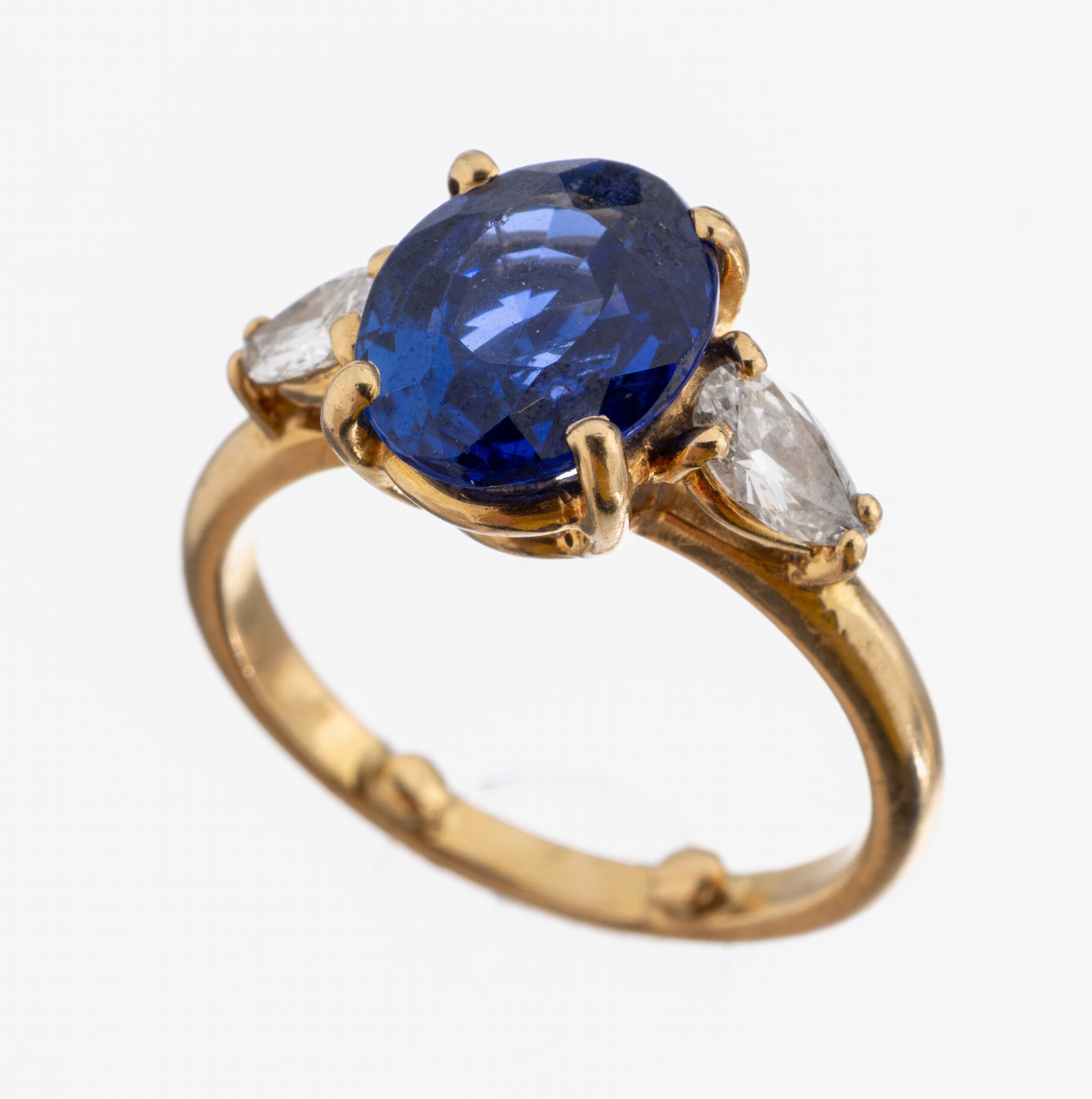 Image 26982925 - 18 kt Gold Saphir-Diamant-Ring, GG/WG 750/000, ovalfacett. Saphir ca. 1.50 ct, seitl. 2 ...