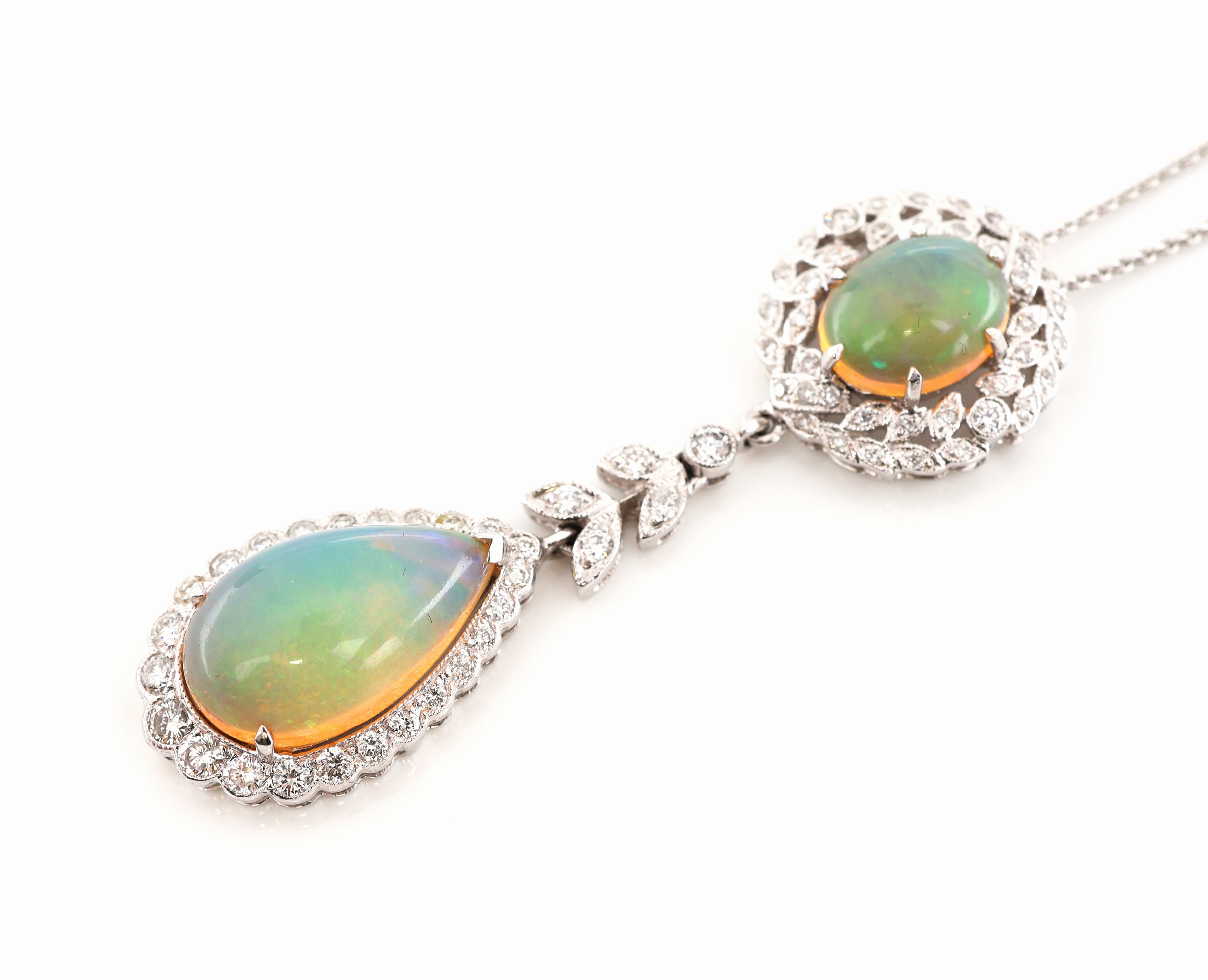 Detail a: 18 kt Gold Opal-Brillant-Collier, WG 750/000, Mittelteil bewegl. mit floralen Elementen, 2 Opal-Cabochons zus. ca. 5.0 ct, Brillanten zus. ca. 0.50 ...