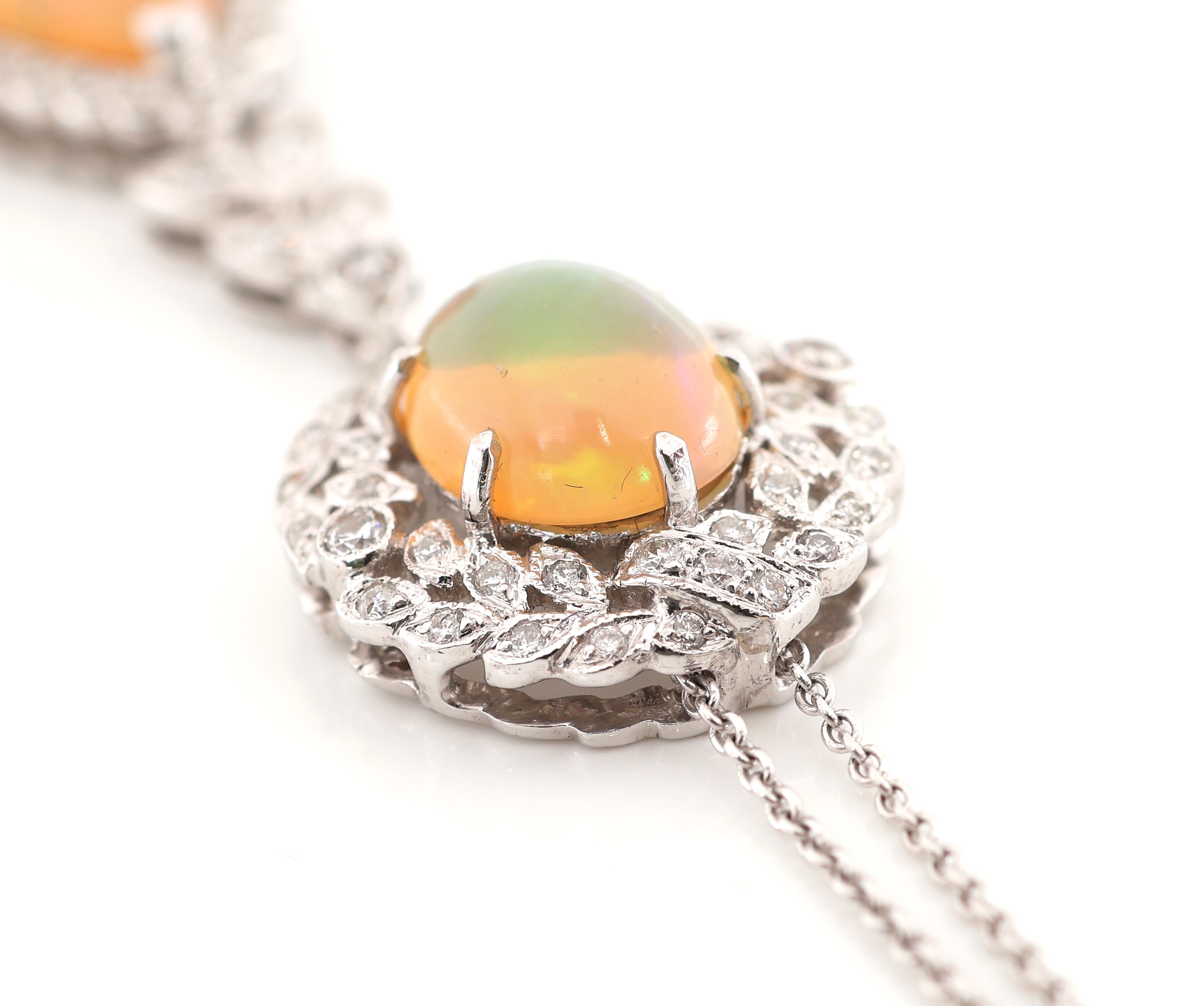 Detail c: 18 kt Gold Opal-Brillant-Collier, WG 750/000, Mittelteil bewegl. mit floralen Elementen, 2 Opal-Cabochons zus. ca. 5.0 ct, Brillanten zus. ca. 0.50 ...