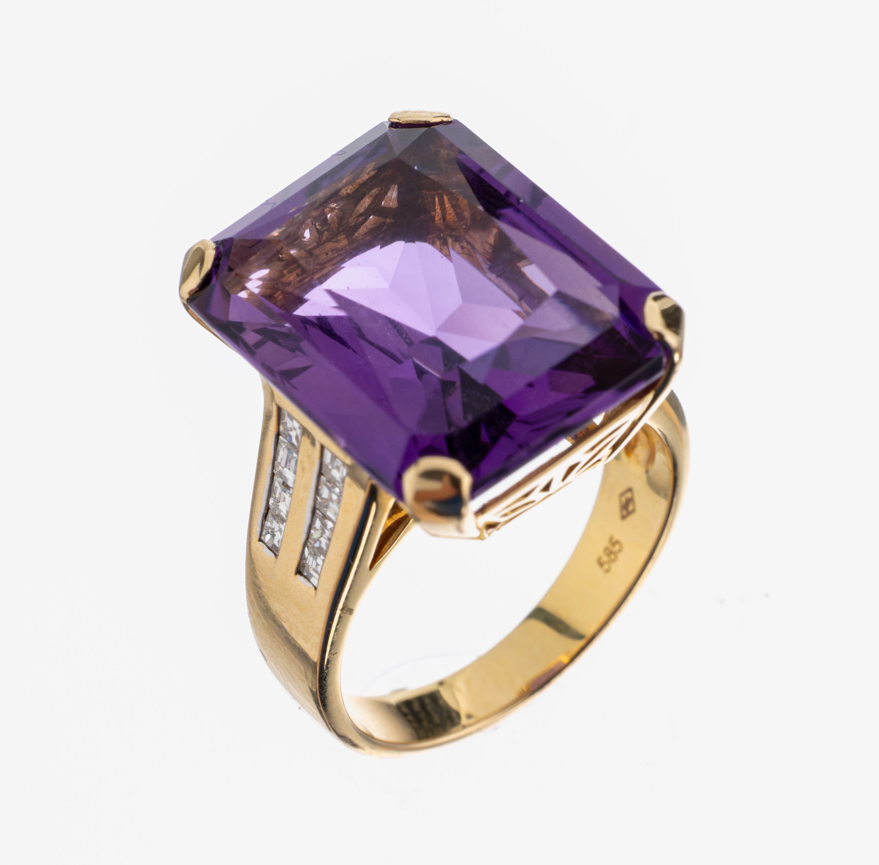 14 kt Gold Amethyst-Diamant-Ring, GG 585/000, rechteckig facett. Amethyst ca. 15.69ct, 16 Princesscut-Diamanten zus. ca. 0.39 ct Weiß/si, RW 54, ...