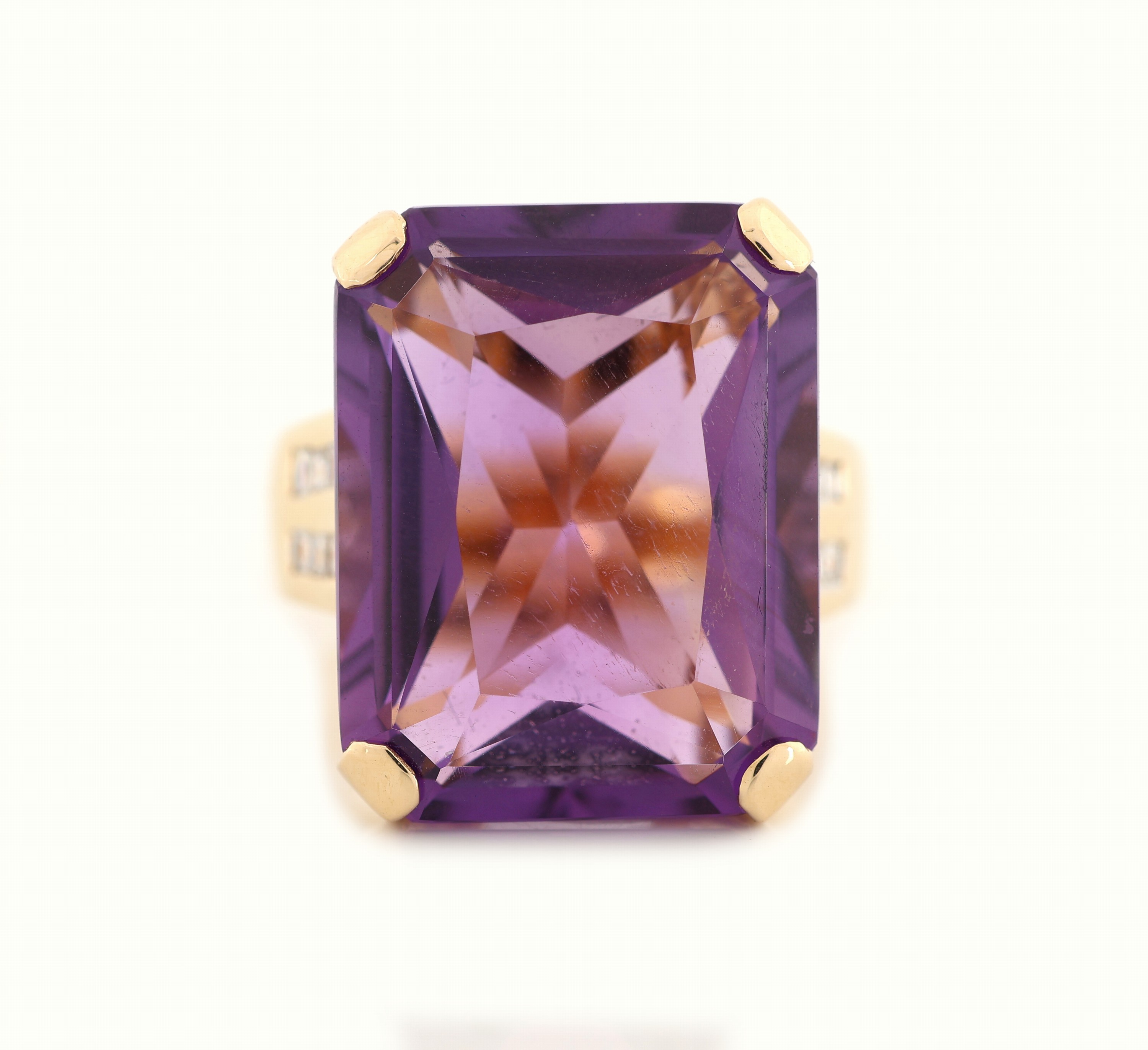 Detail a: 14 kt Gold Amethyst-Diamant-Ring, GG 585/000, rechteckig facett. Amethyst ca. 15.69ct, 16 Princesscut-Diamanten zus. ca. 0.39 ct Weiß/si, RW 54, ...