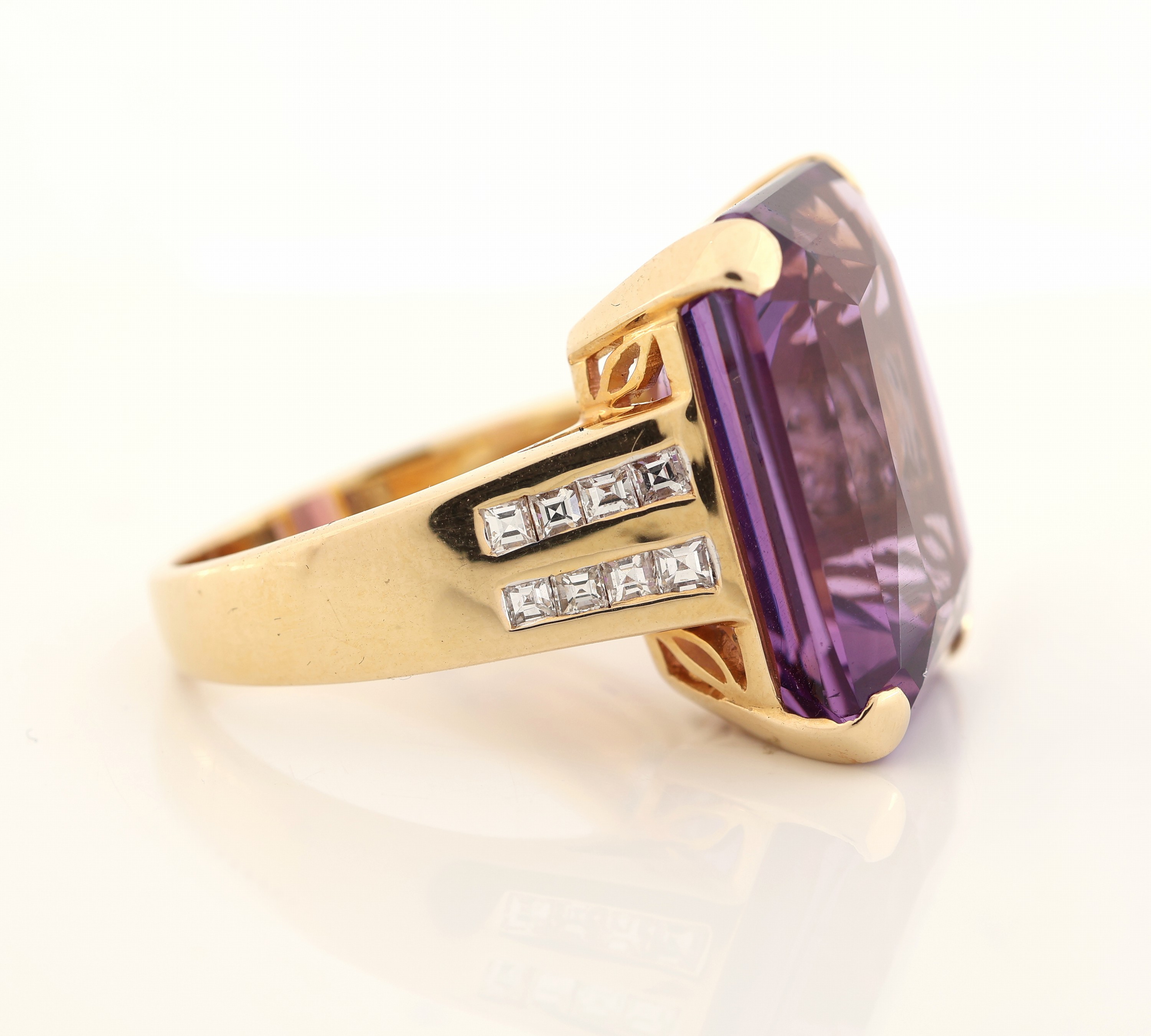 Detail b: 14 kt Gold Amethyst-Diamant-Ring, GG 585/000, rechteckig facett. Amethyst ca. 15.69ct, 16 Princesscut-Diamanten zus. ca. 0.39 ct Weiß/si, RW 54, ...