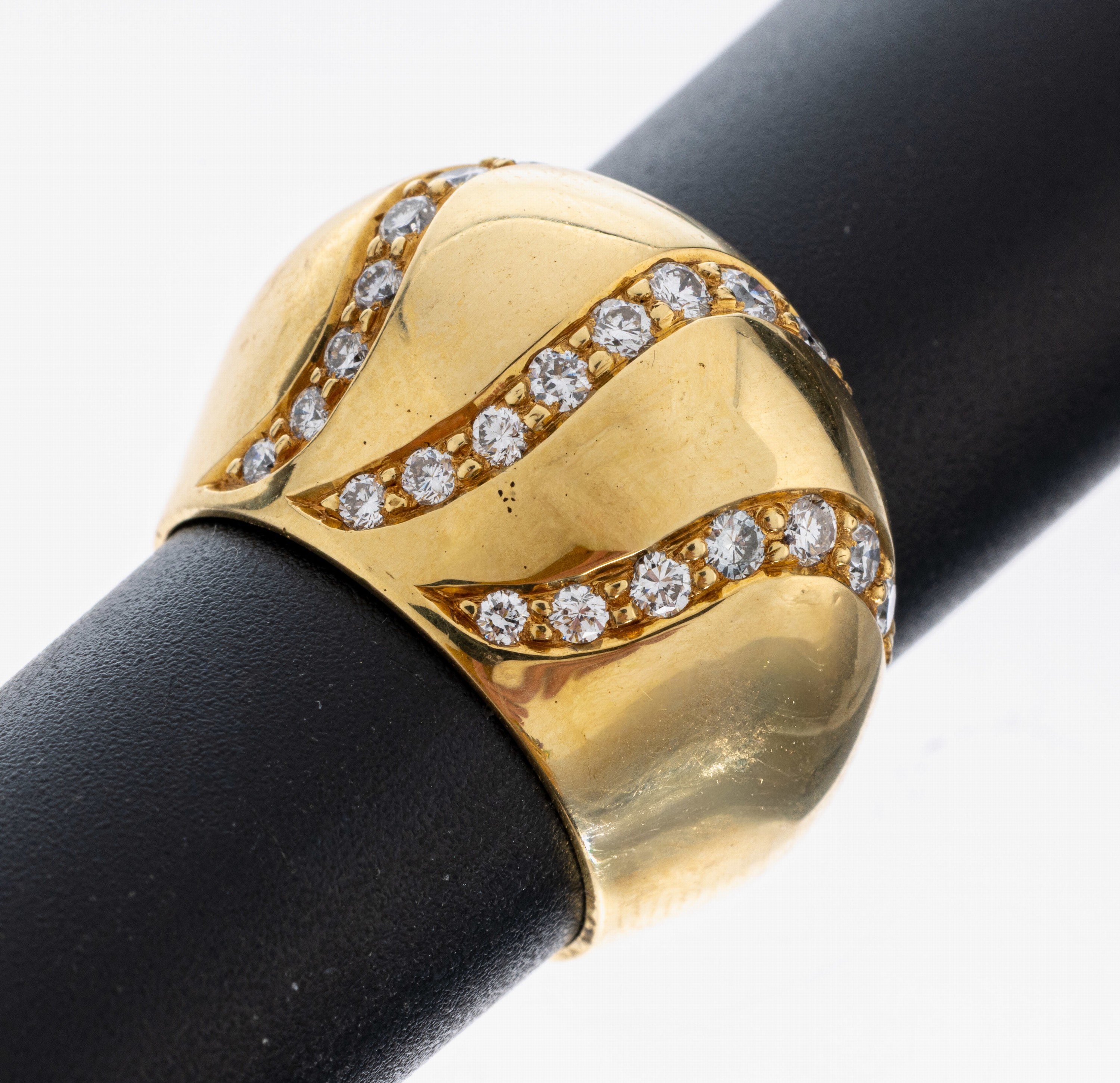 18 kt Gold Brillant-Ring, GG 750/000, 22 Brillanten zus. ca. 0.65 ct Weiß/si, RW 53, ca. 10.8 g