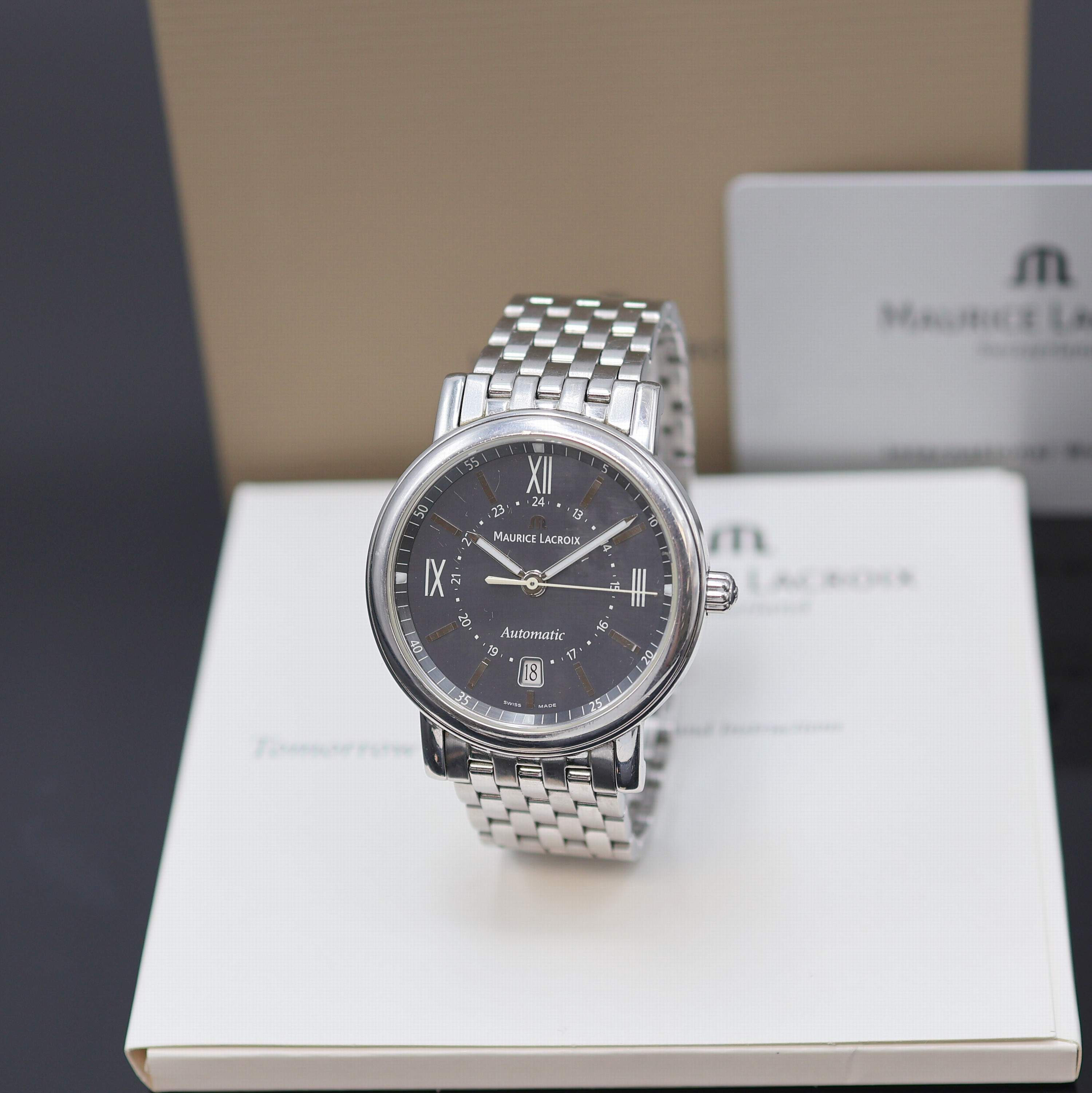 MAURICE LACROIX Les Classiques Herrenarmbanduhr Referenz LC6018, Schweiz um 2010, Automatik, Edelstahlgeh., Boden aufgedr., orig. Gliederband m. ...