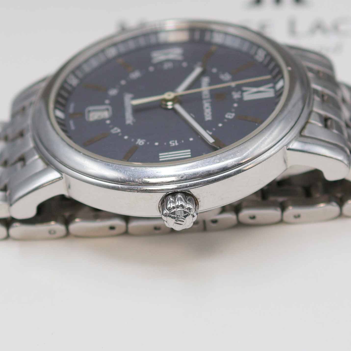 Detail e: MAURICE LACROIX Les Classiques Herrenarmbanduhr Referenz LC6018, Schweiz um 2010, Automatik, Edelstahlgeh., Boden aufgedr., orig. Gliederband m. ...