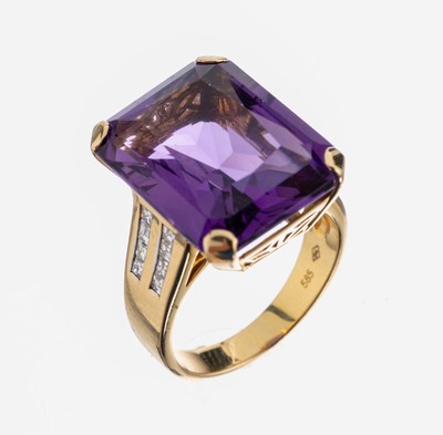 Image 14 kt Gold Amethyst-Diamant-Ring, GG 585/000, rechteckig facett. Amethyst ca. 15.69ct, ...