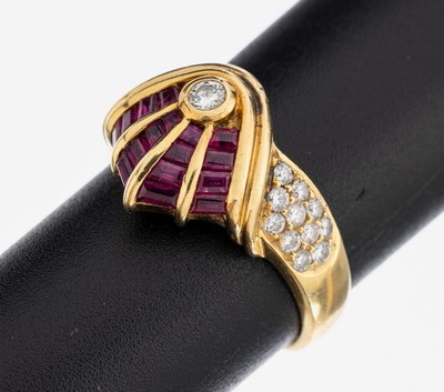 Image 18 kt gold ruby-brilliant-ring , YG 750/000,16 ruby-trapezia total approx. 0.40 ct, 23 ...