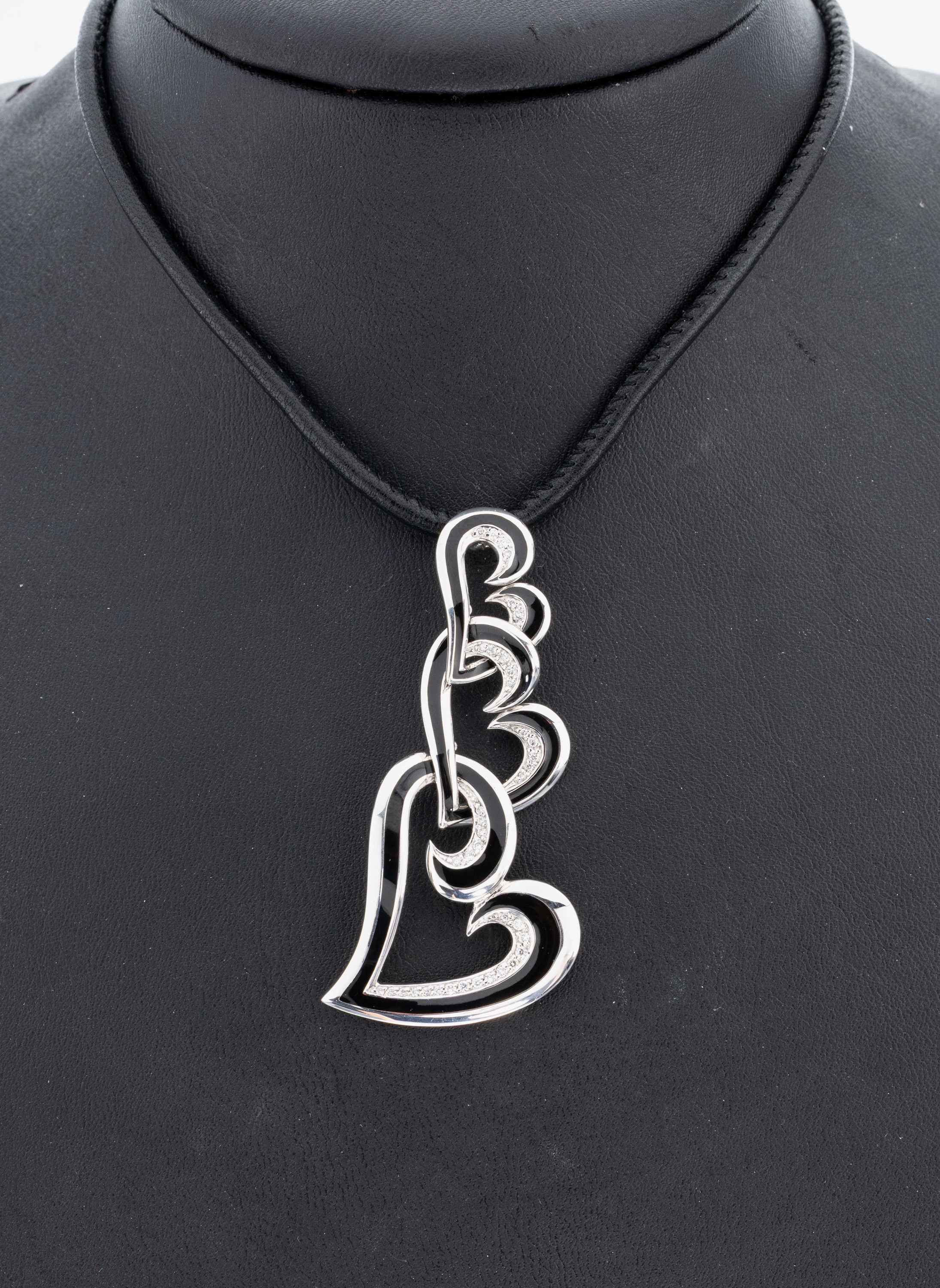 Image 26983013 - 18 kt Gold Brillant-Email-Collier, WG 750/000, 3 ineinander hängende Herze, schwarz ...