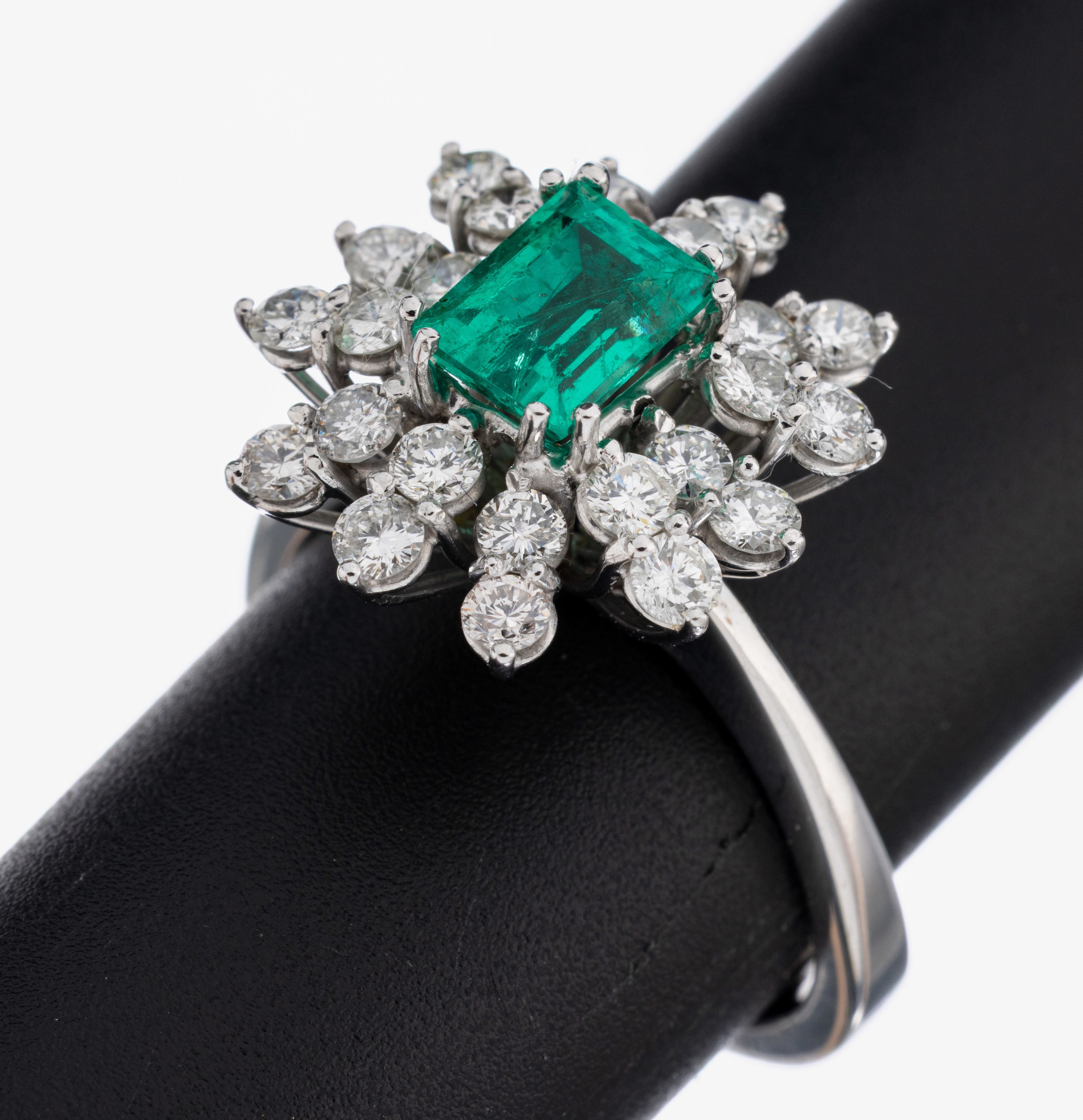 Image 26983021 - 14 kt Gold Smaragd-Brillant-Ring, WG 585/000, Smaragd im Emerald Cut mit ...