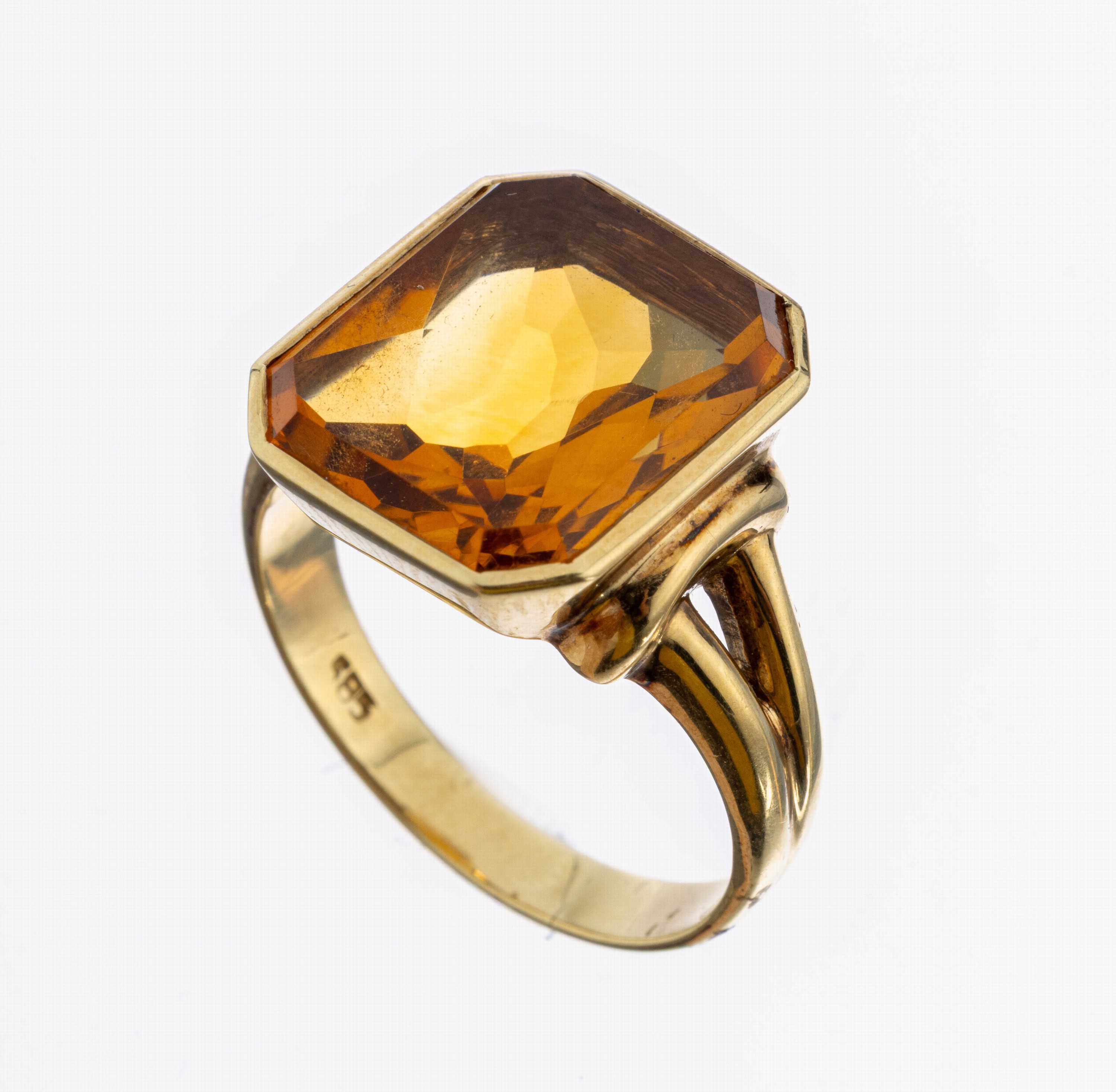 Image 26983031 - 14 kt Gold Citrin-Ring, GG 585/000, facett.Citrin ca. 10.0 ct, RW 61, ca. 7.8 g