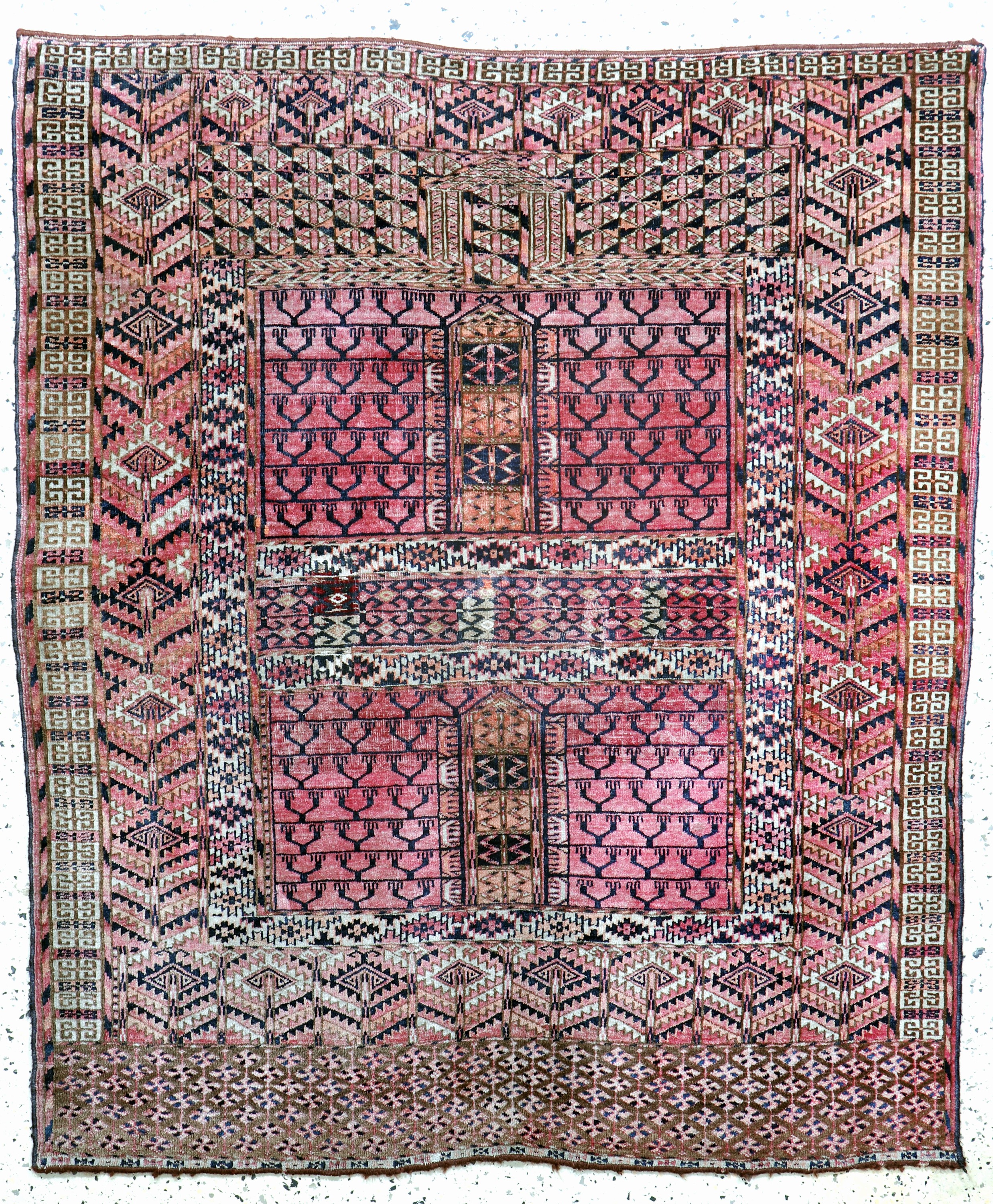Tekke"Engsi"antik, Turkmenistan, um 1900, Wolle auf Wolle, ca. 145 x 125 cm, EHZ: 3, (restauriert)