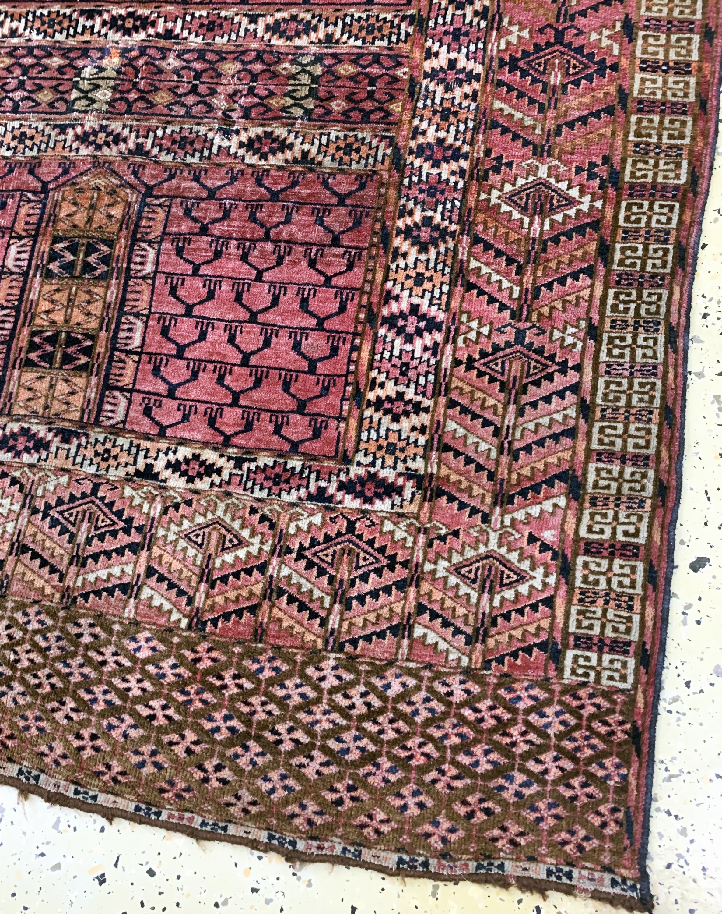Detail a: Tekke"Engsi"antik, Turkmenistan, um 1900, Wolle auf Wolle, ca. 145 x 125 cm, EHZ: 3, (restauriert)