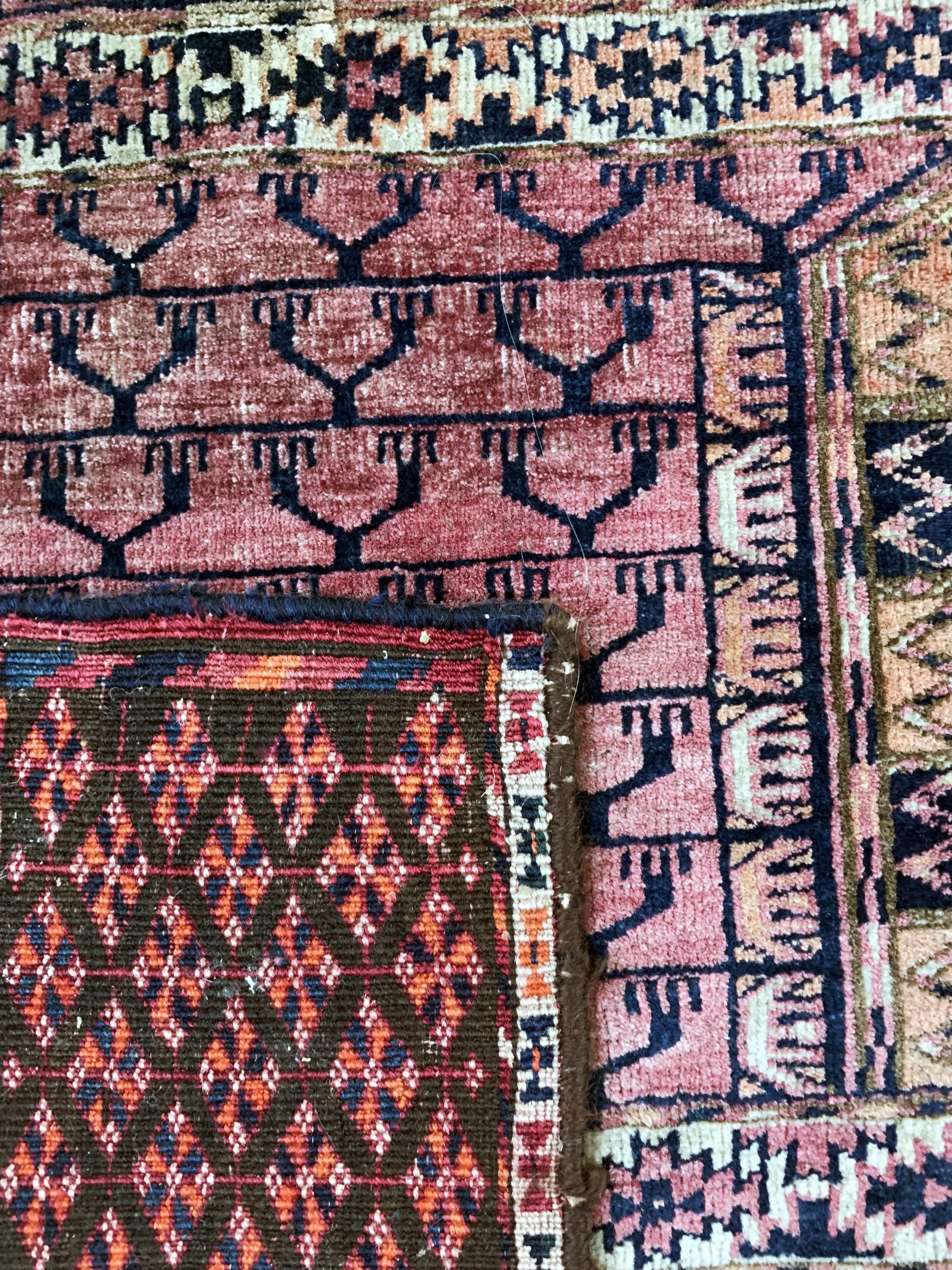 Detail f: Tekke"Engsi"antik, Turkmenistan, um 1900, Wolle auf Wolle, ca. 145 x 125 cm, EHZ: 3, (restauriert)