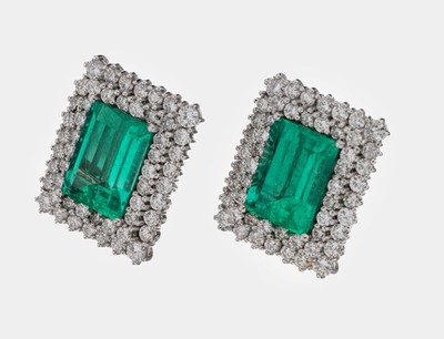 Image Pair of 18 kt gold emerald brilliant earrings , WG 750/000, 2 bevelled emeralds in ...