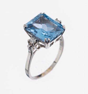 14 kt Gold Spinell-Brillant-Ring,  WG 585/000, facett. blauer Spinell, 2 Brillanten zus. ca. 0.06 ct Weiß/p, RW 55, ca. 3.9 g