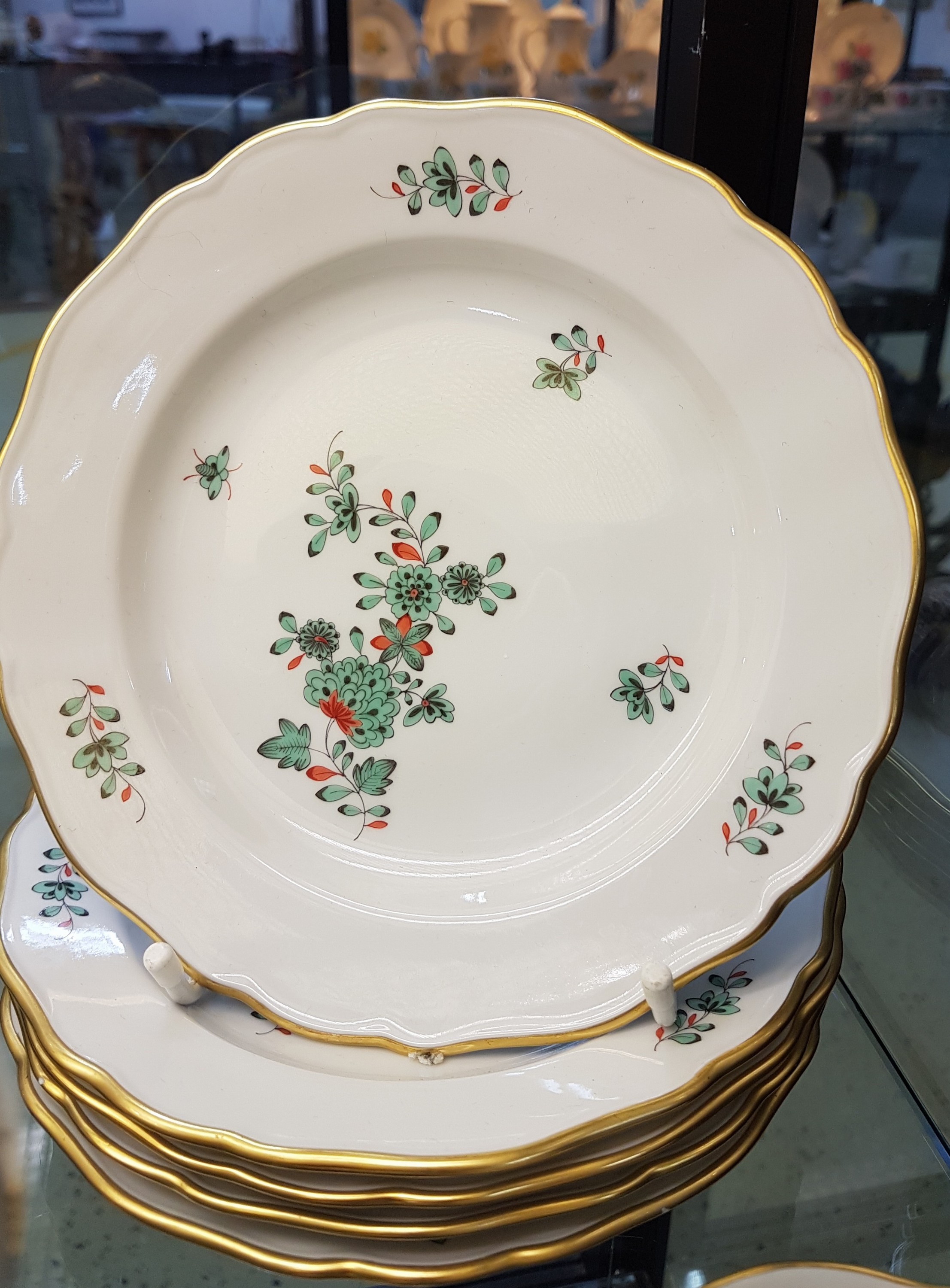 Detail d: Kaffeeservice, Meissen, indischer Blumenzweig für 6 Personen, kupfergrün und rot, Goldrand, Kaffeekanne, Zuckerdose, Milchkännchen, 6 Tassen mit ...