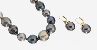 Zuchtperl-Schmuckset,  best. aus: 1 Collier aus unrunden Tahiti-Zuchtperlen, D. ca. 9-12 mm, endlos, L. ca. 120 cm, und 1 Paar Ohrhänger, GG ...