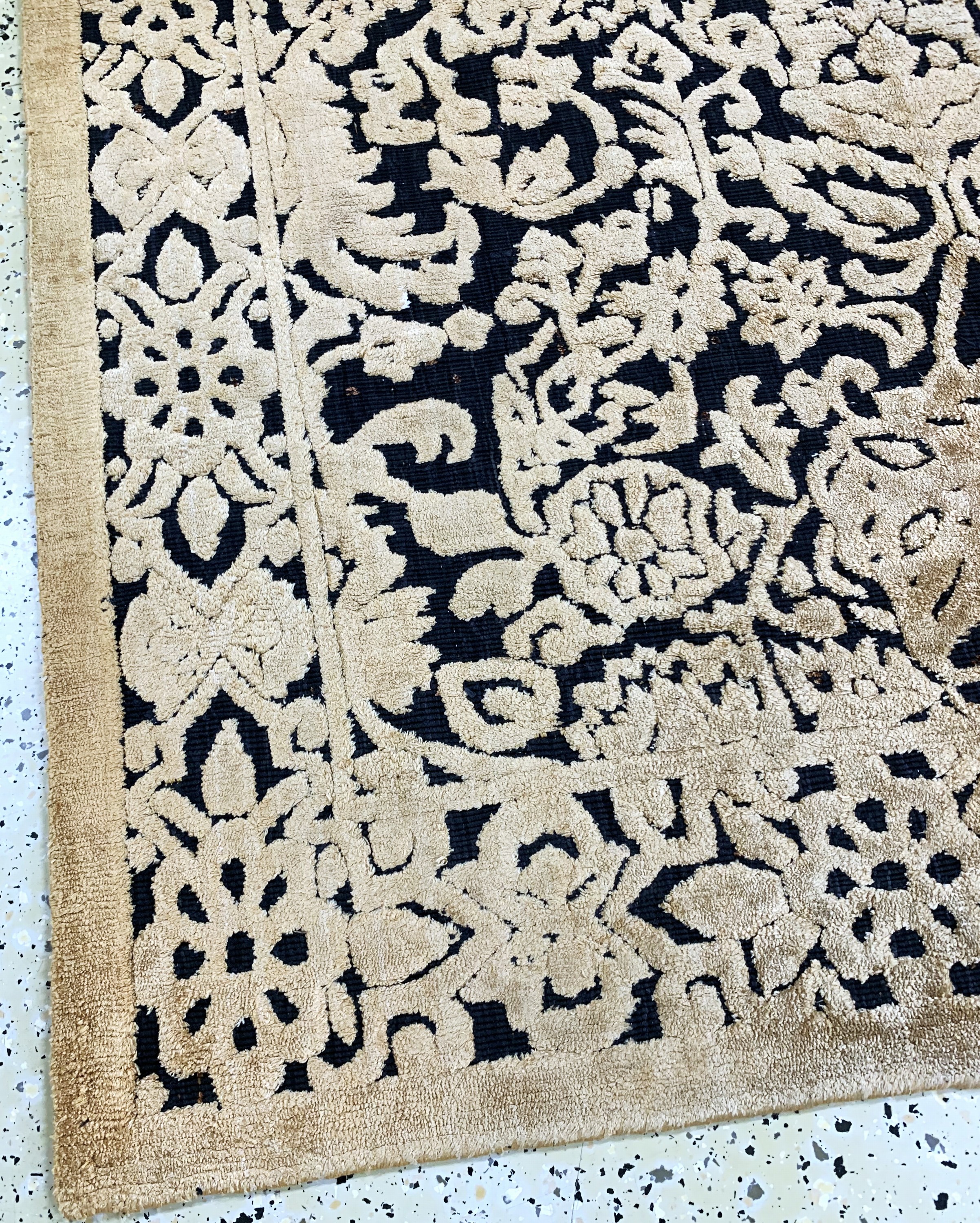 Detail e: Seiden Nepal"Relief", Ende 20.Jhd, Seide auf Baumwolle, ca. 190 x 138 cm, EHZ: 2