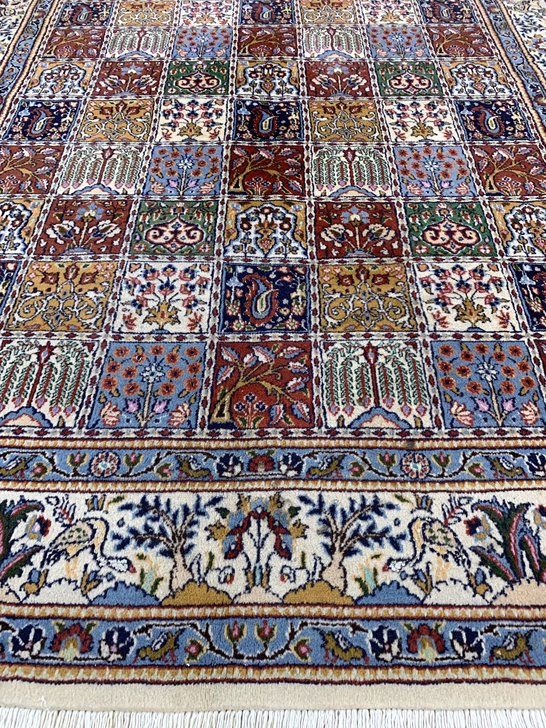 Detail e: Mud fein, Persien, Ende 20.Jhd, Korkwolle mit Seide, ca. 201 x 148 cm, Reinigungsbedürftig, EHZ: 2