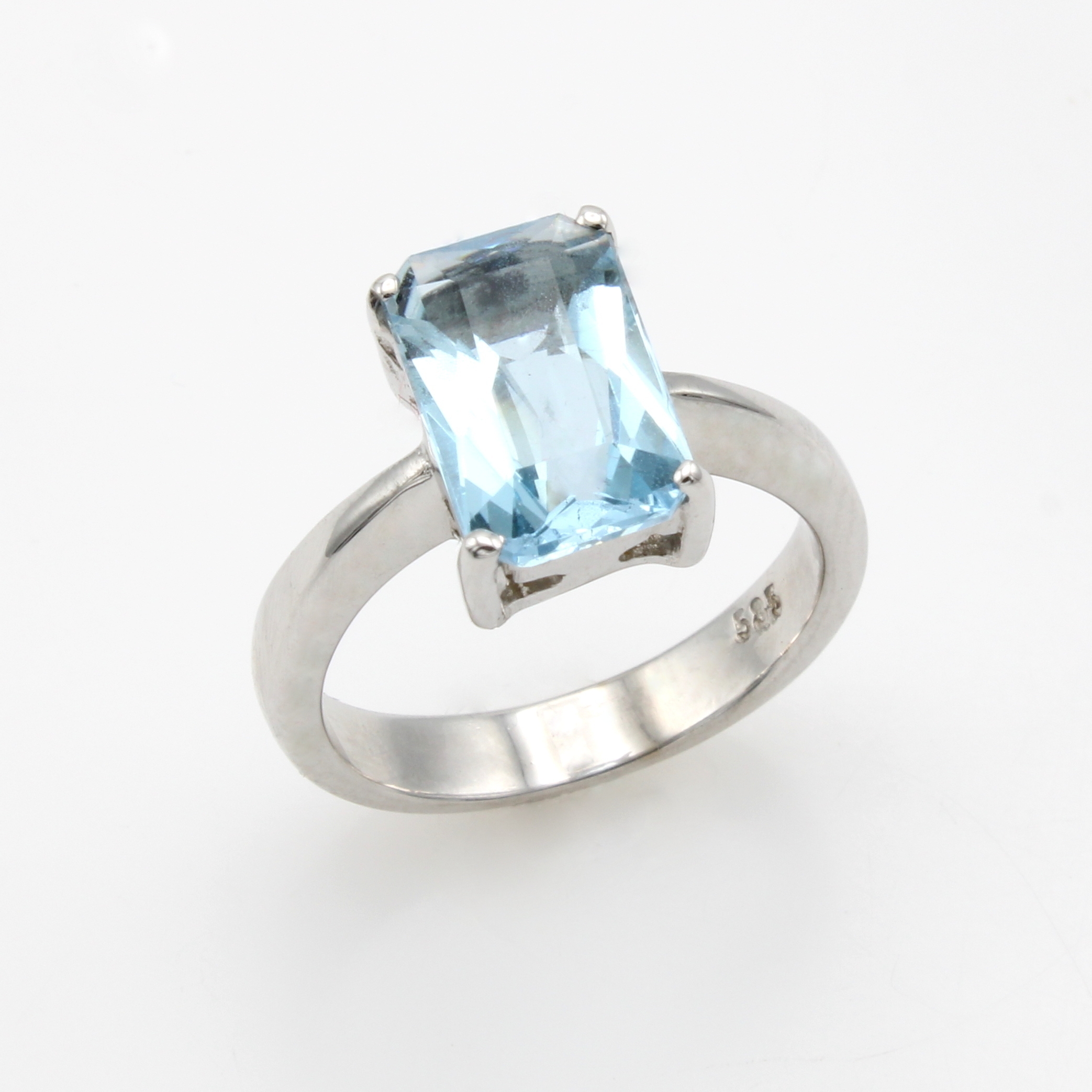Image 26983740 - Ring mit Aquamarin, WG 585/000, fac., acht- eck. Aquamarin ca. 2.5 ct, RW ca. 52 ...