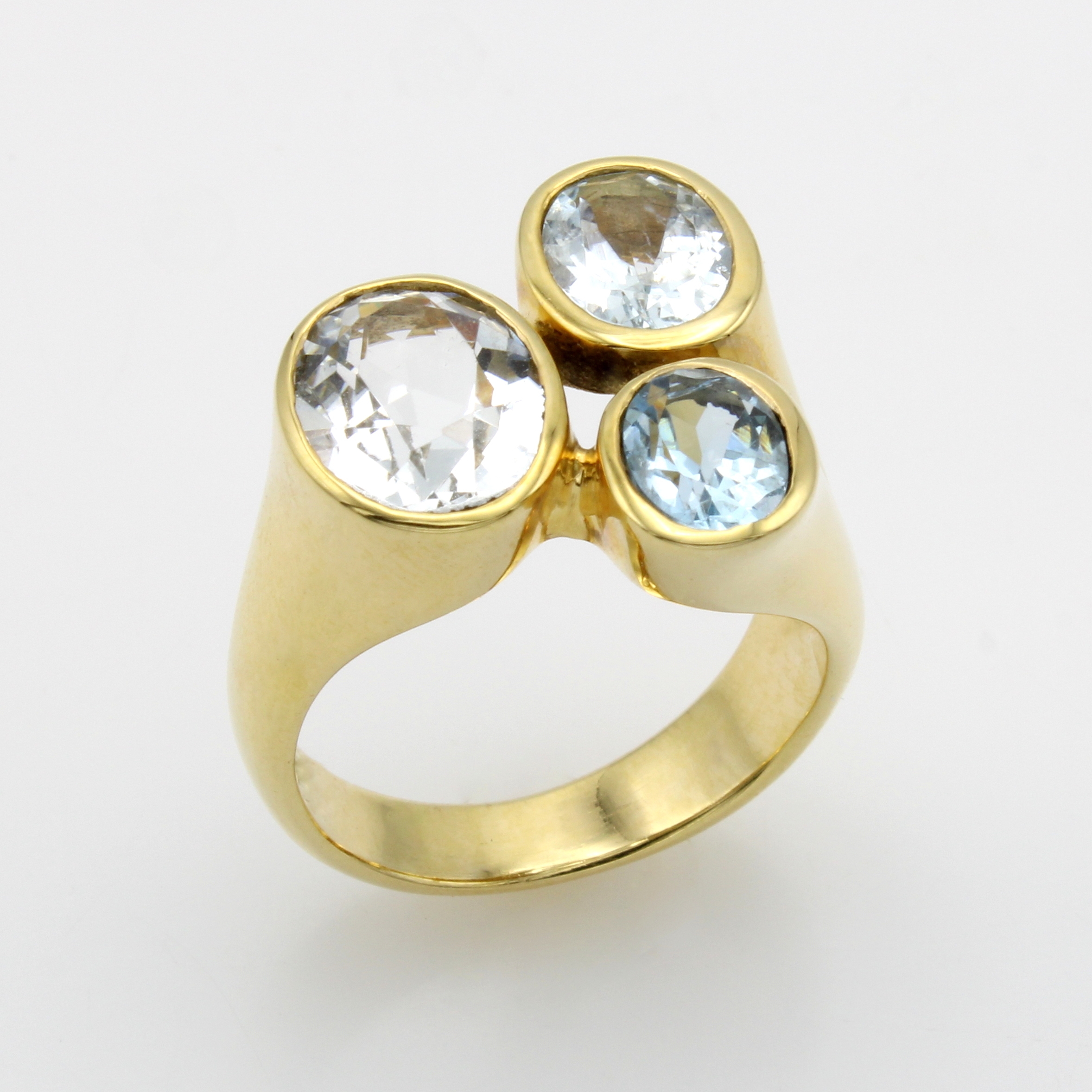 Image 26983750 - Ring mit Aquamarinen, GG 585/000, 3 ovale, fac. Aquamarine zus. ca. 4 ct, RW ca. 56 ...