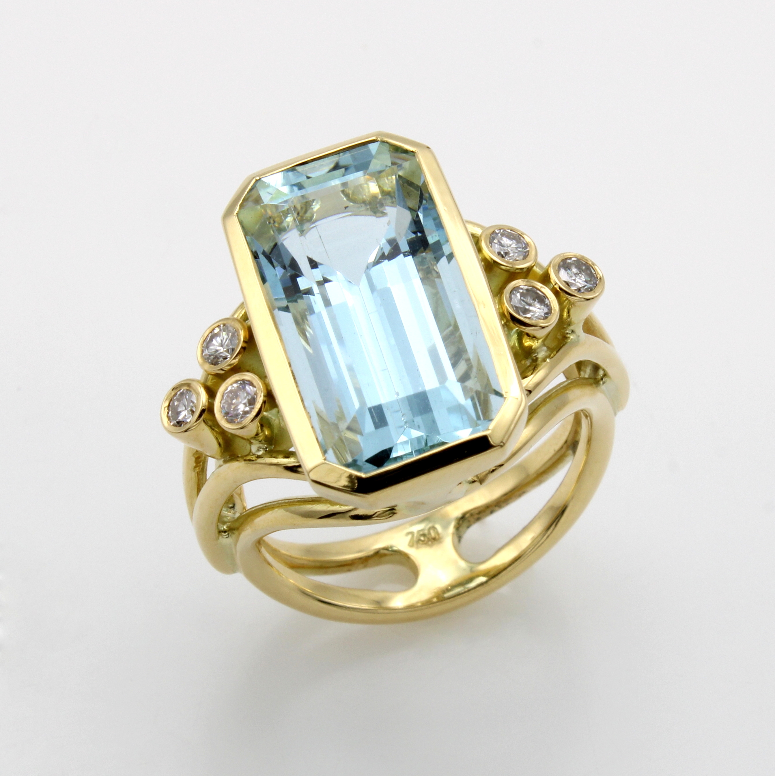 Image 26983753 - Ring mit Aquamarin und Brillanten, GG 750/000, geteilte Ringschiene, achteck. Aquamarin ...