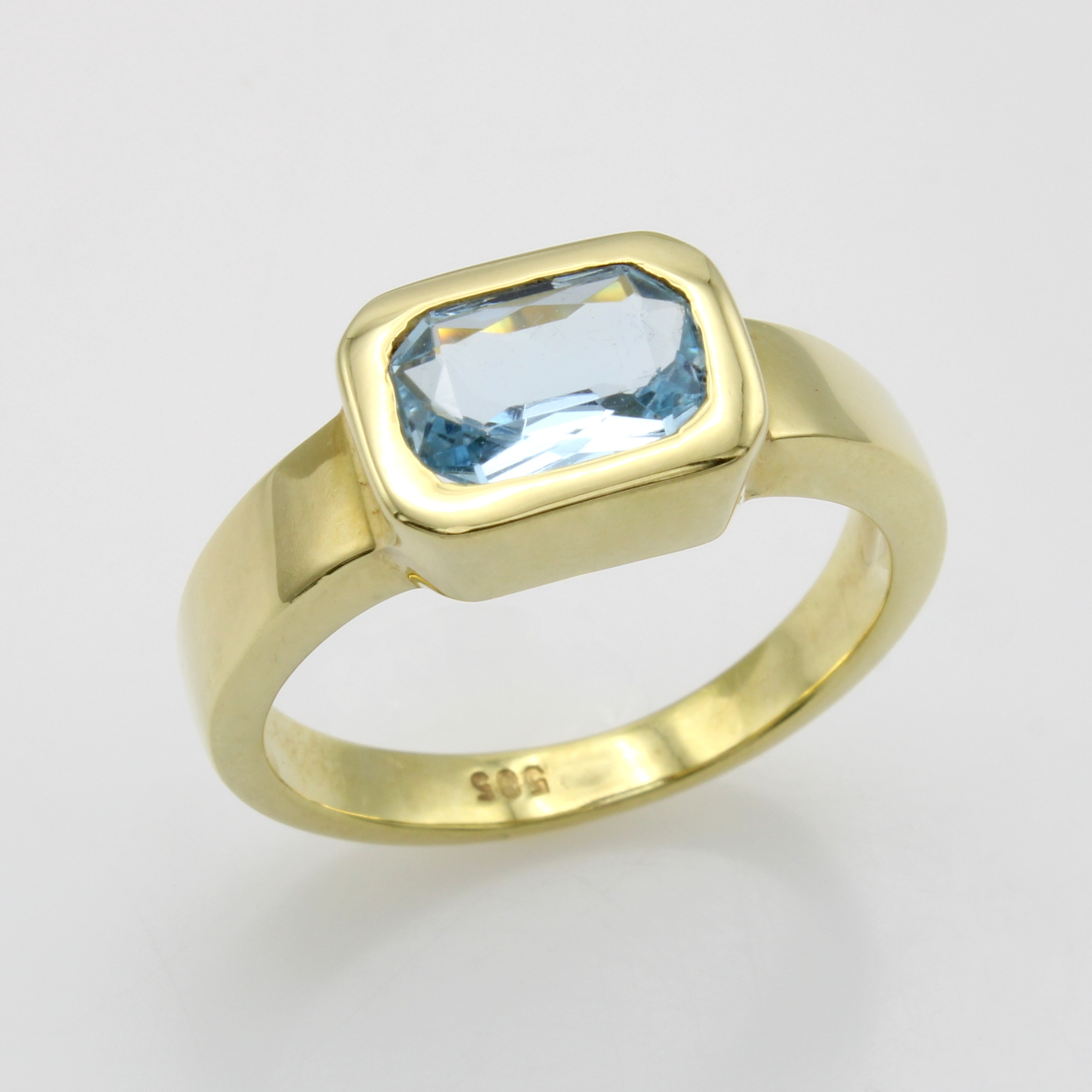 Image 26983755 - Ring mit Aquamarin, GG 585/000, fac. Aquamarin ca. 1.1 ct, RW ca. 56 Schätzpreis: 2000, ...
