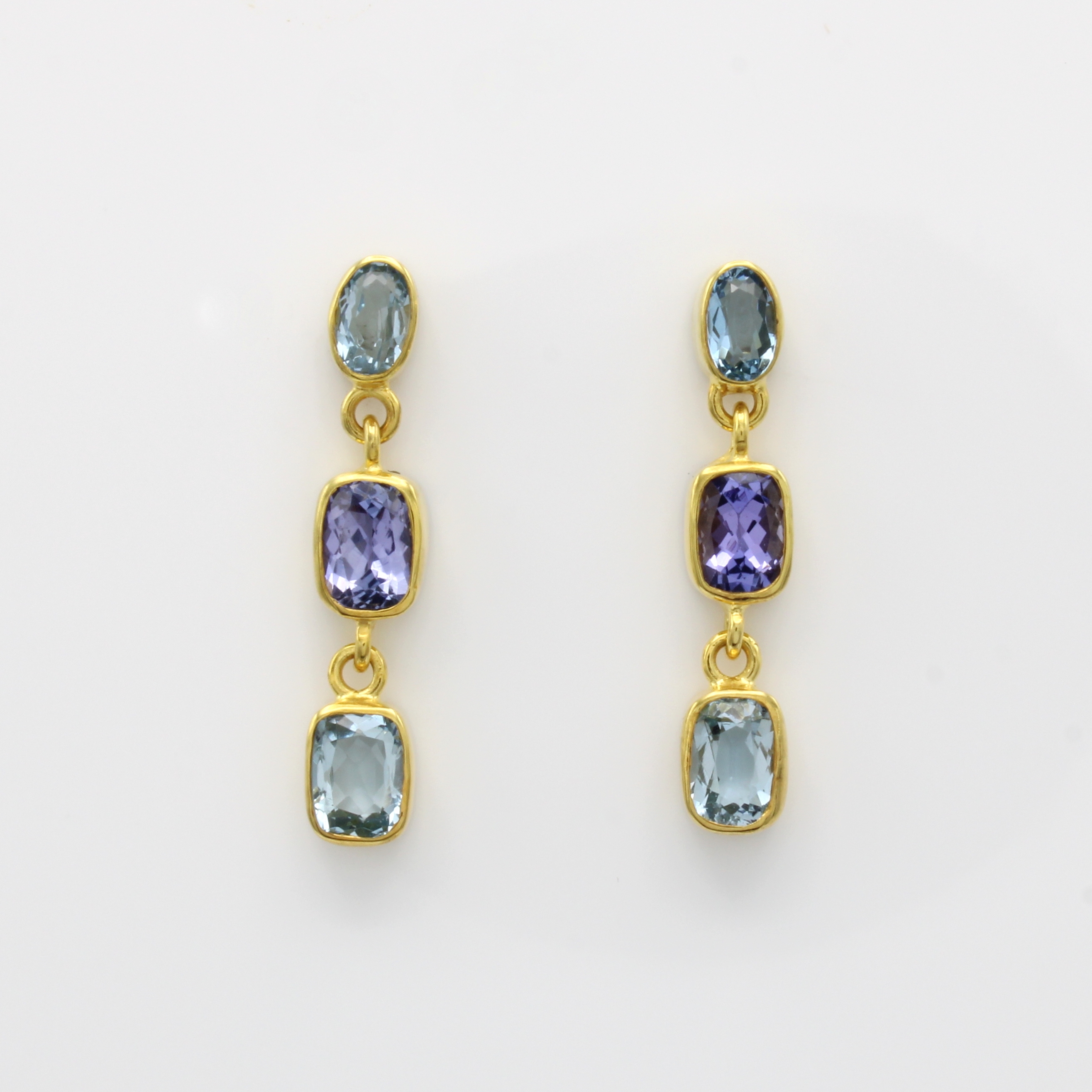 Image 26983762 - Paar Ohrstecker mit Farbsteinen, GG 585/000,bewegl. Abhängungen, fac. Tansanite zus. ...