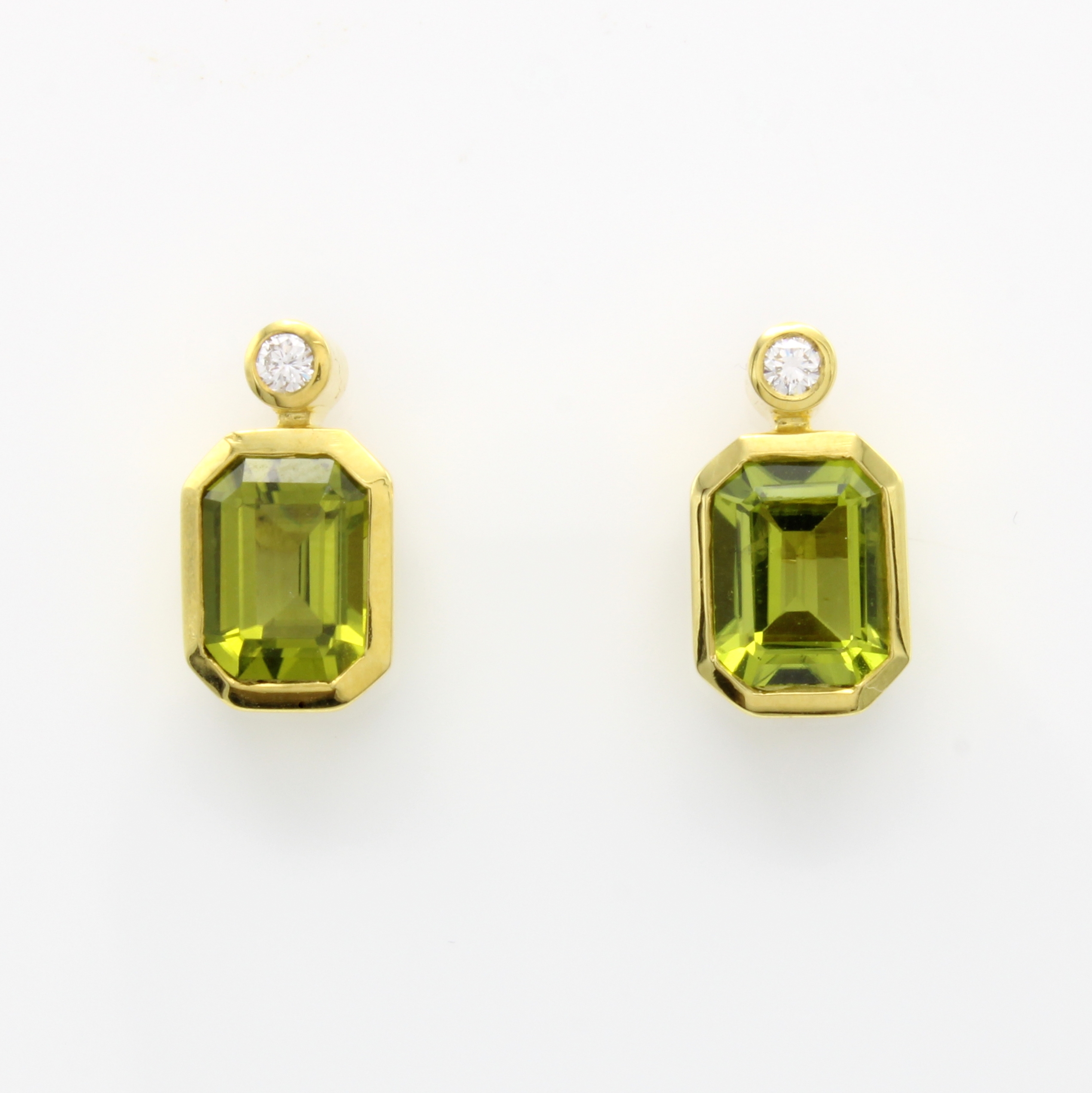 Image 26983775 - Paar Ohrstecker mit Peridots und Brillanten, GG 585/000, 2 achteck. Peridots zus. ca. 4.6 ...