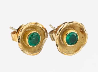 Image 26983708 - Paar 14 kt Gold Smaragd Ohrstecker, GG 585/000 (gepr.), anged. Blüte, jeweils 1 ...