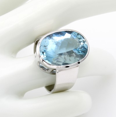 26983737b - Ring mit Aquamarin, WG 750/000, ovaler Aquamarin v. guter Farbe im Schachbrettschliffca. ...