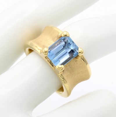 26983741a - Breiter Ring mit Aquamarin, GG 750/000, matt., konkave Ringschiene, fac., achteck. ...