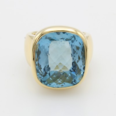 26983743a - Ring mit Aquamarin, GG 750/000, Aquamarin im Schachbrettschliff von leuchtender, ...