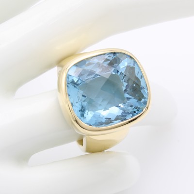 26983743c - Ring mit Aquamarin, GG 750/000, Aquamarin im Schachbrettschliff von leuchtender, ...