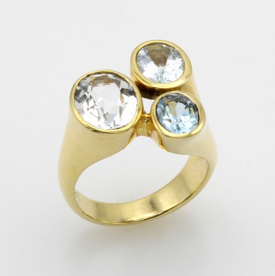 Image Ring mit Aquamarinen, GG 585/000, 3 ovale, fac. Aquamarine zus. ca. 4 ct, RW ca. 56 ...
